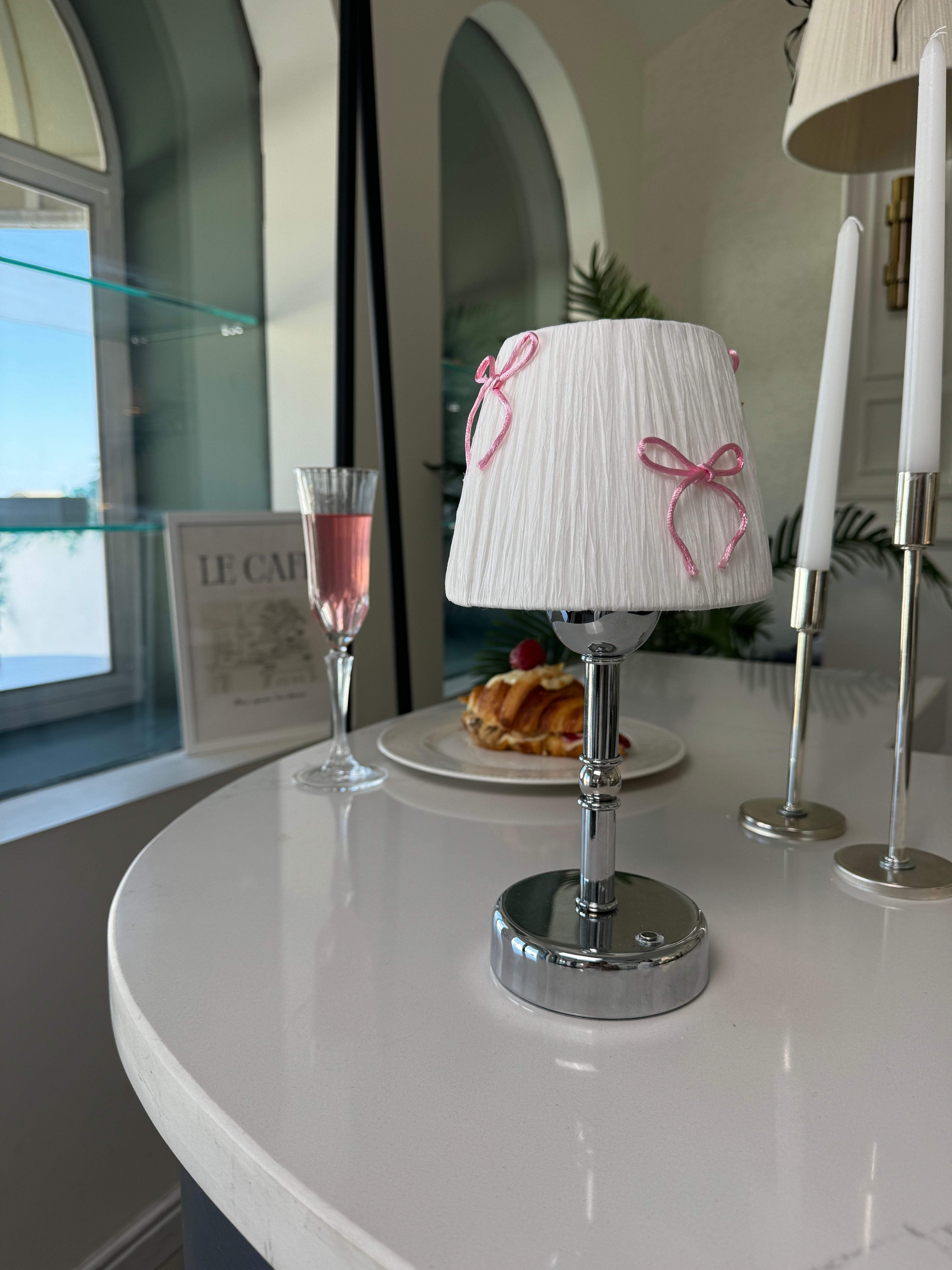 Candy Pembe Fiyonk Kurdele Beyaz Rafya Kablosuz Şarjlı Masa Lambası - Alt Uzun Gümüş - Silver