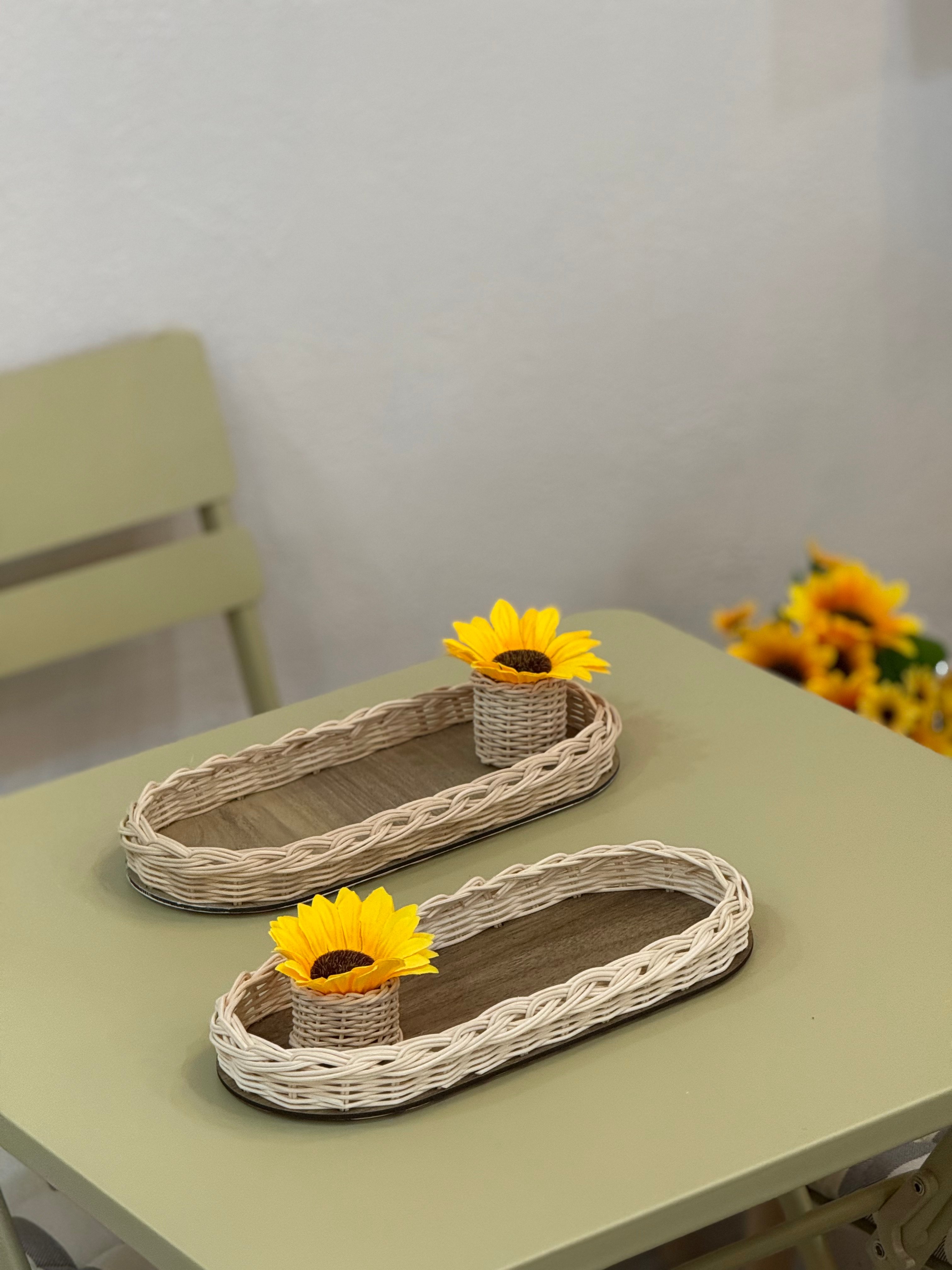 4'lü Rattan Düzenleyici Tepsi & Ayçiçeği Sunflower Sunum Seti Kahve Sunumluğu (ÇİÇEK DAHİLDİR)