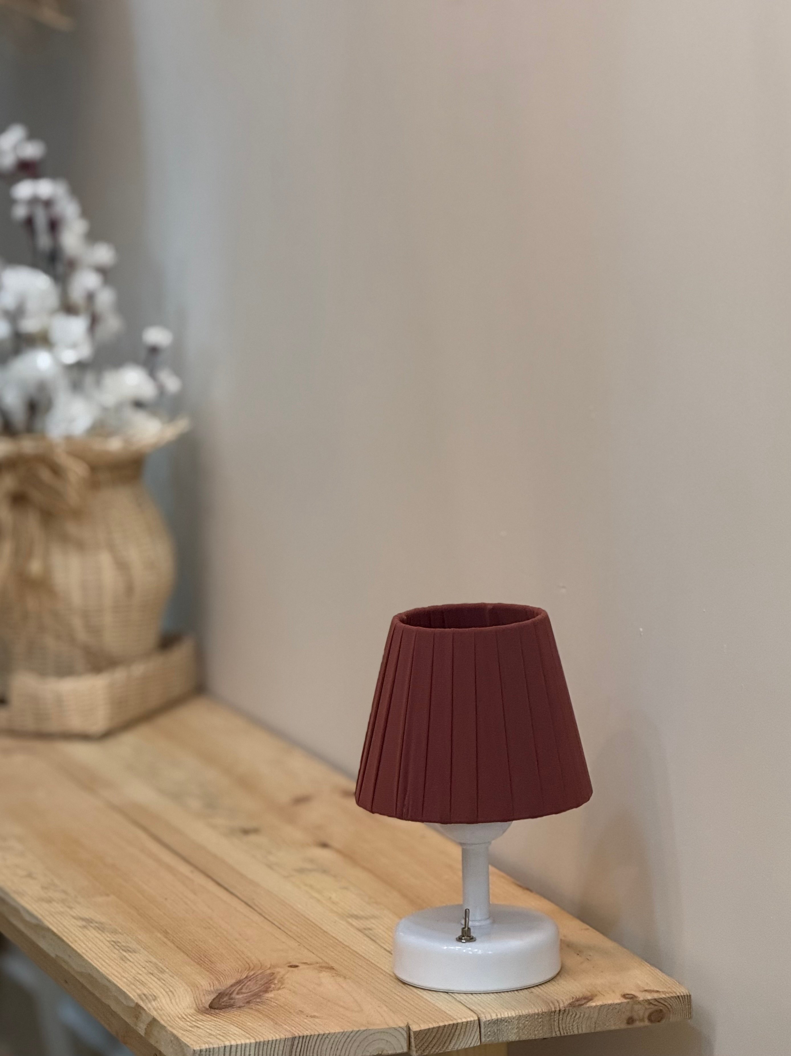 Osmanlı İpeği Terracotta Pileli Kablosuz Masa Lambası -Alt Beyaz