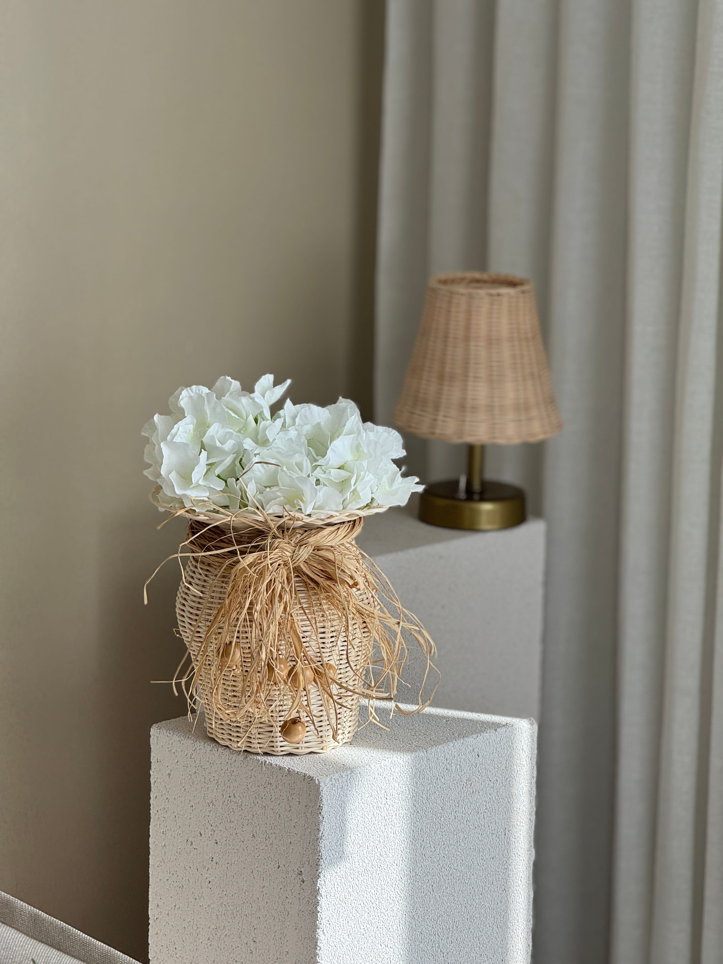 2'li Rattan El Yapımı Vazo & Yapay Ortanca Çiçeği Set