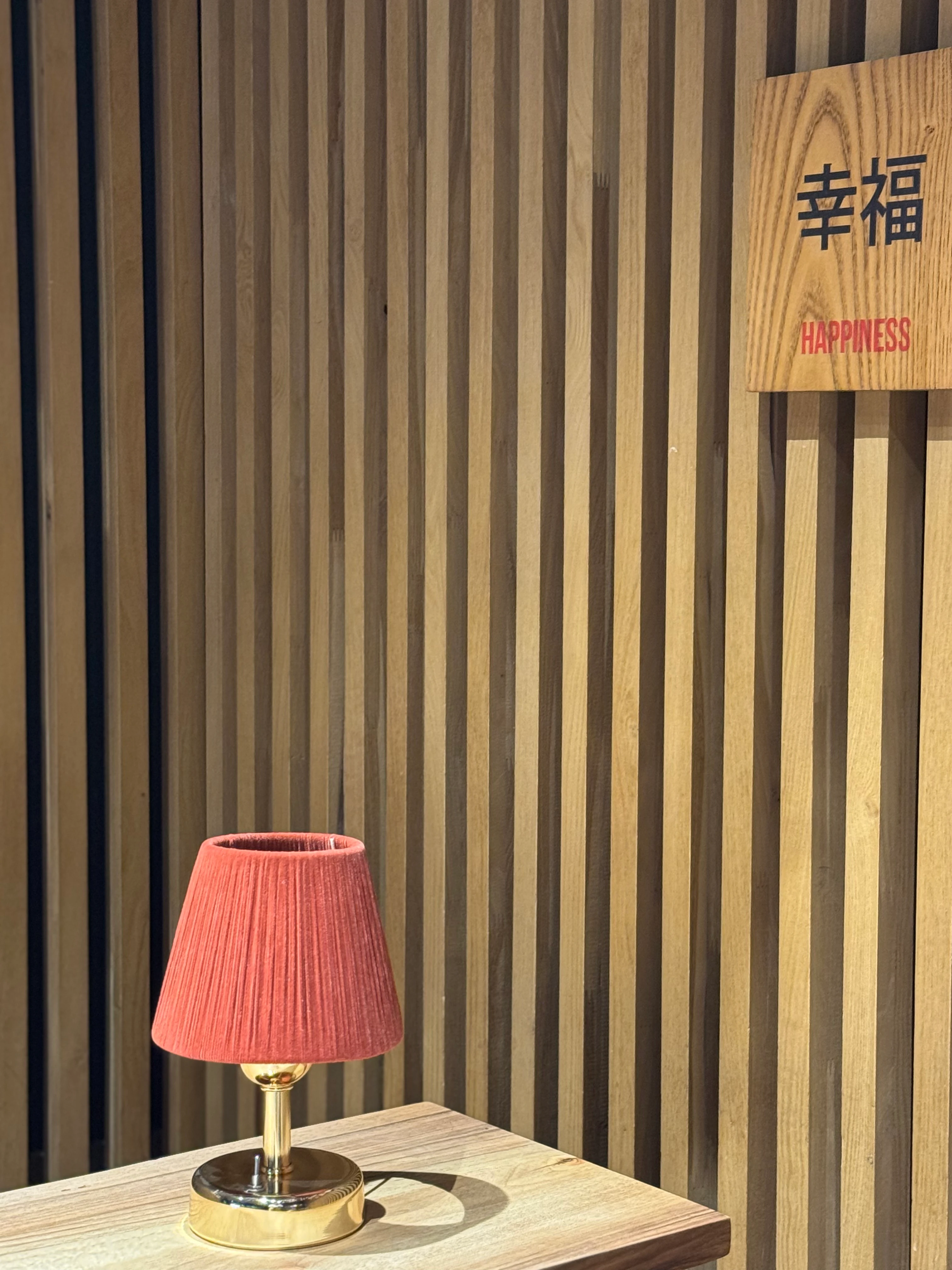 Kırmızı Kadife Süet Kablosuz Pilli Masa Lambası - Alt Parlak Gold