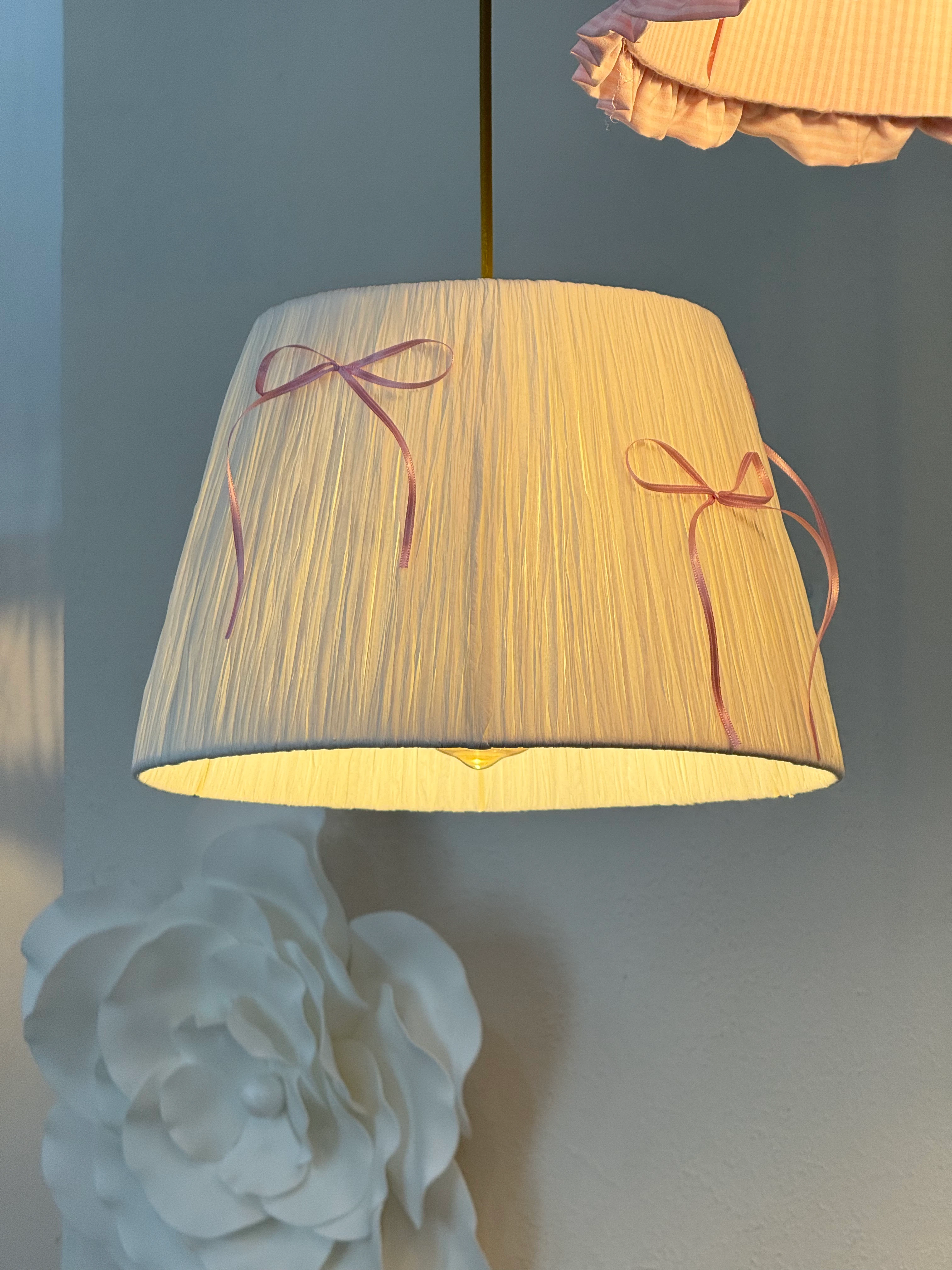 Pembe Fiyonk Beyaz Rafya Modern Avize - Pembe