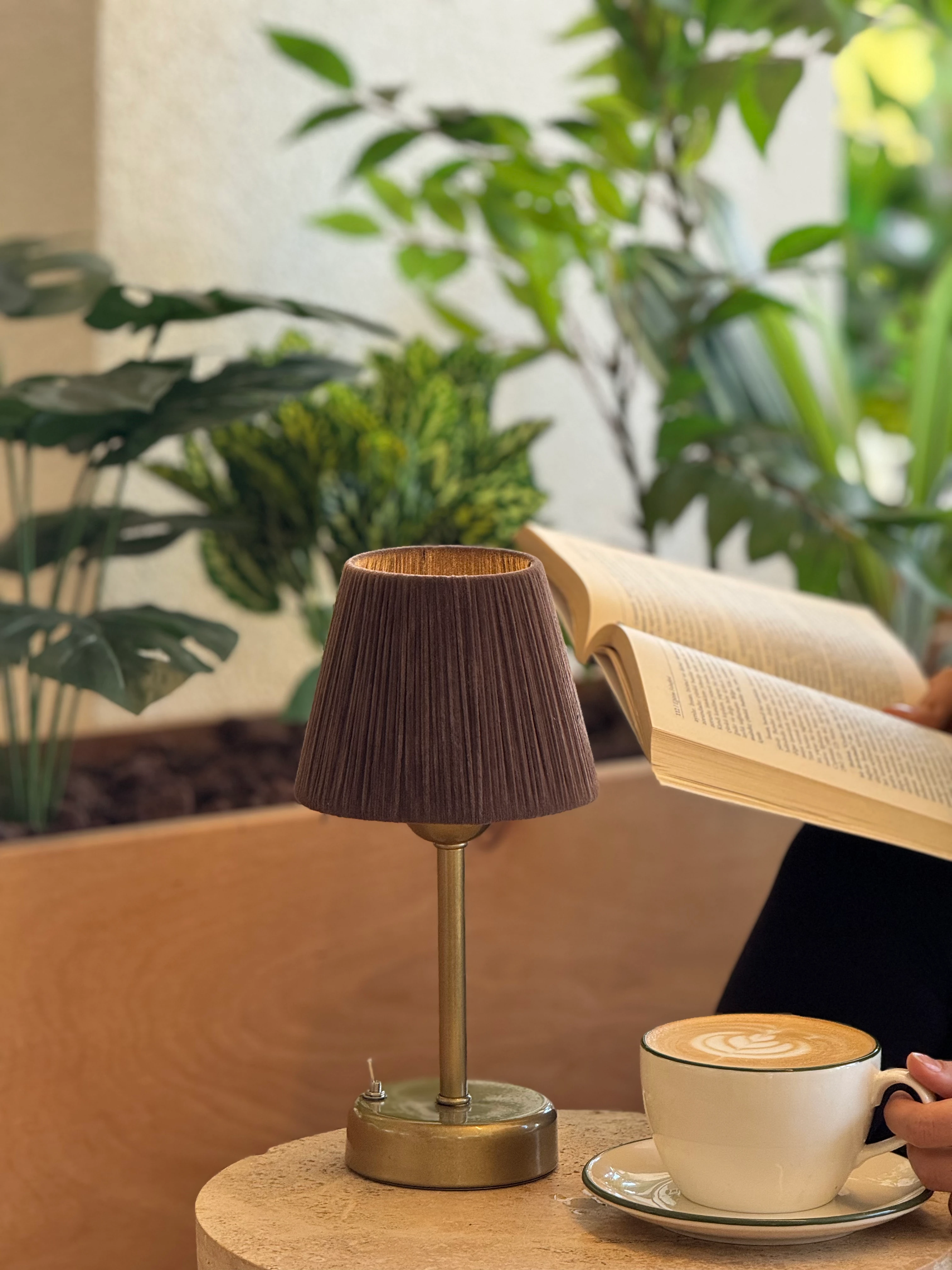 Kahverengi Kadife Süet Kablosuz Pilli Masa Lambası - Alt Uzun Eskitme Gold