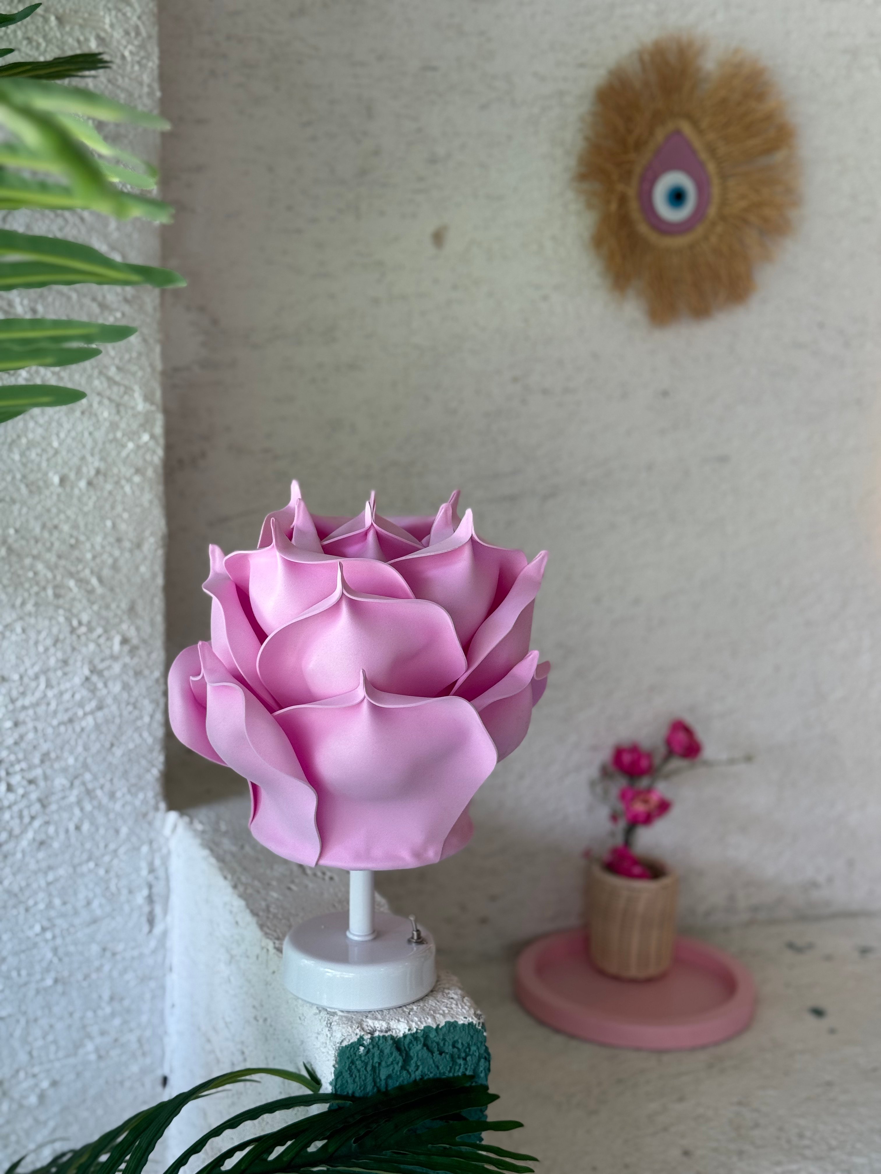  Pembe Eva Gül Tasarım Kablosuz Masa Lambası - Alt Beyaz