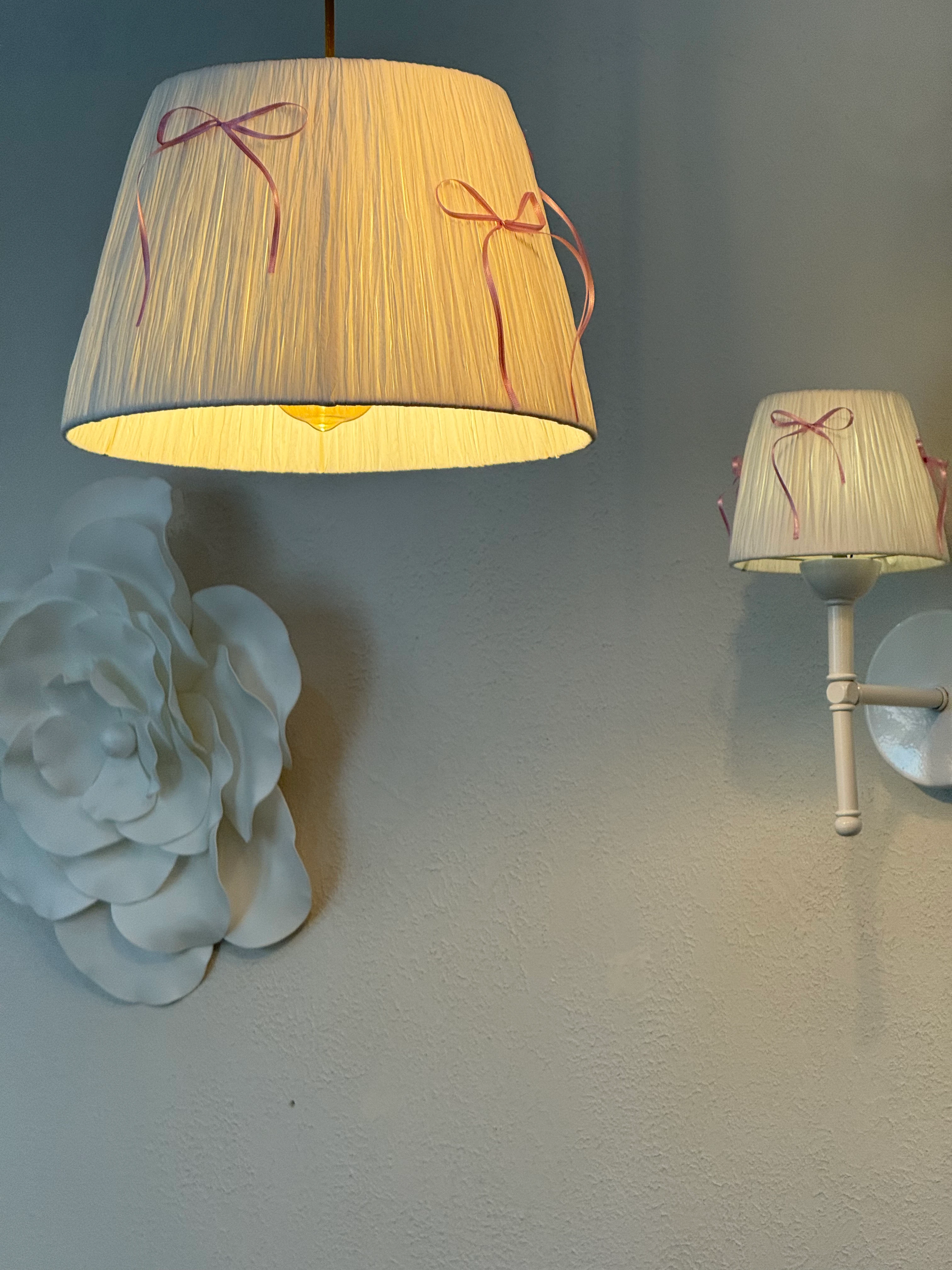 Pembe Fiyonk Beyaz Rafya Modern Avize