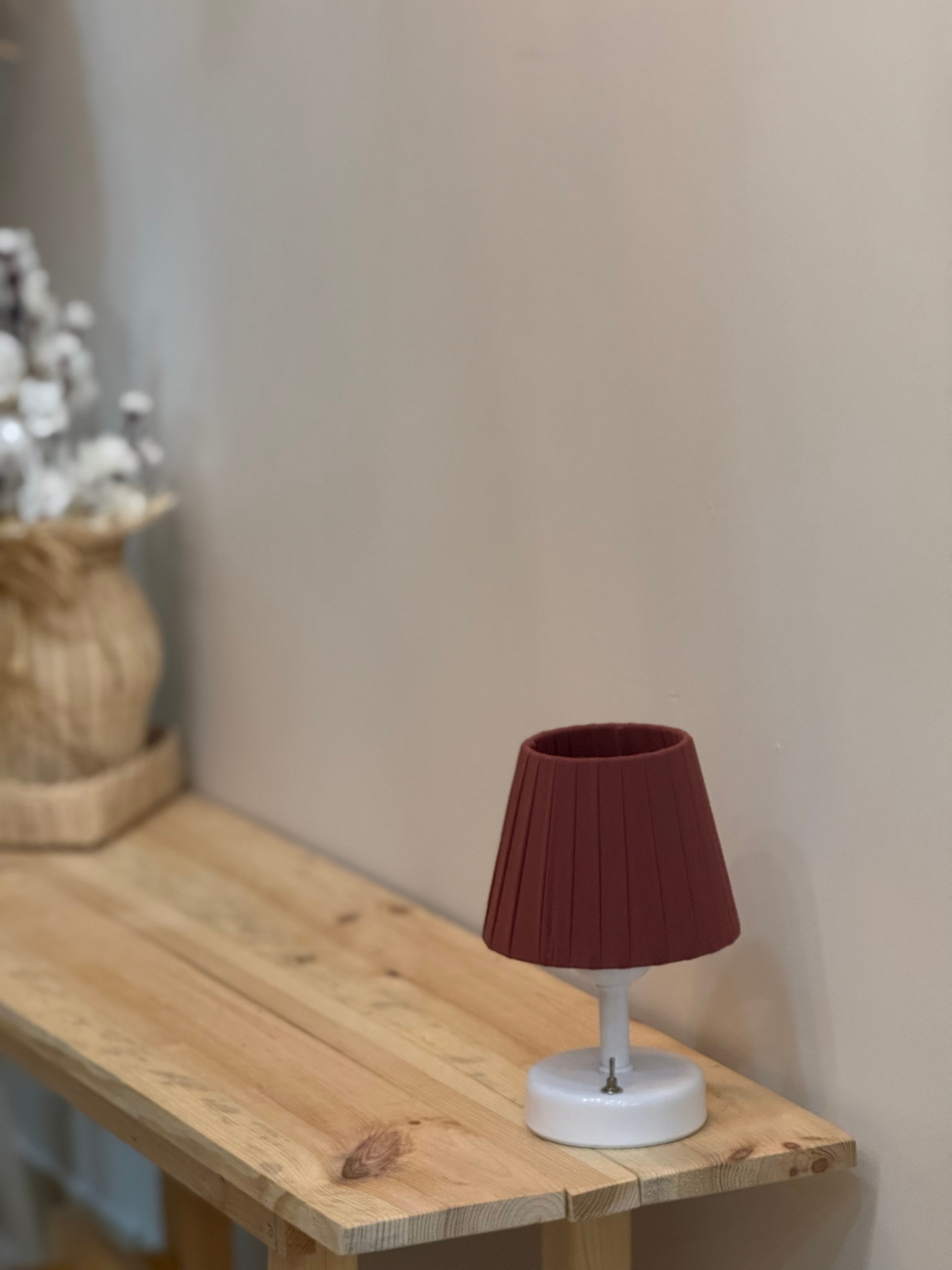 Osmanlı İpeği Terracotta Pileli Kablosuz Masa Lambası -Alt Beyaz