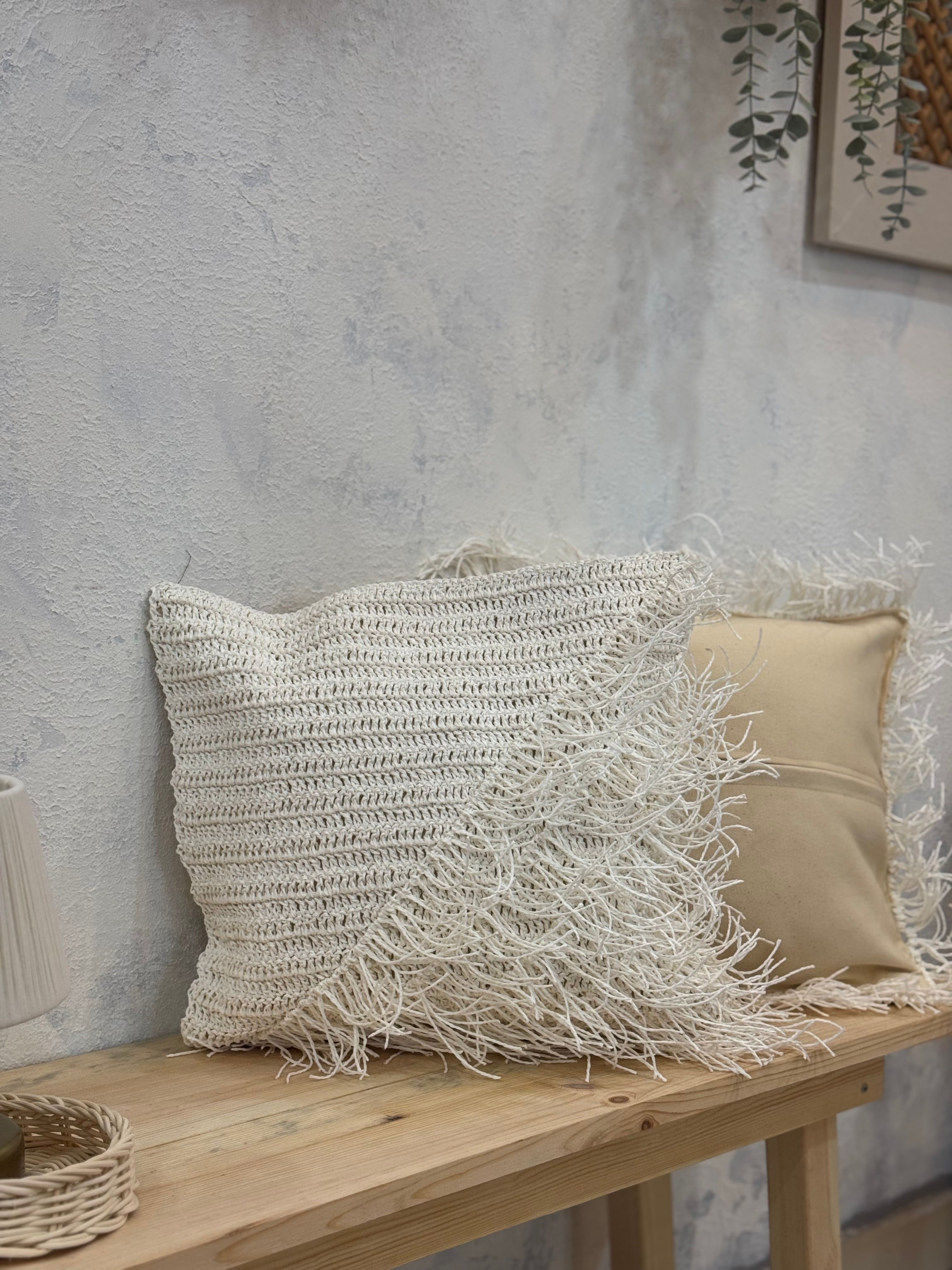 Beyaz Yan Detaylı Kırlent Kılıfı 50 X 50 cm