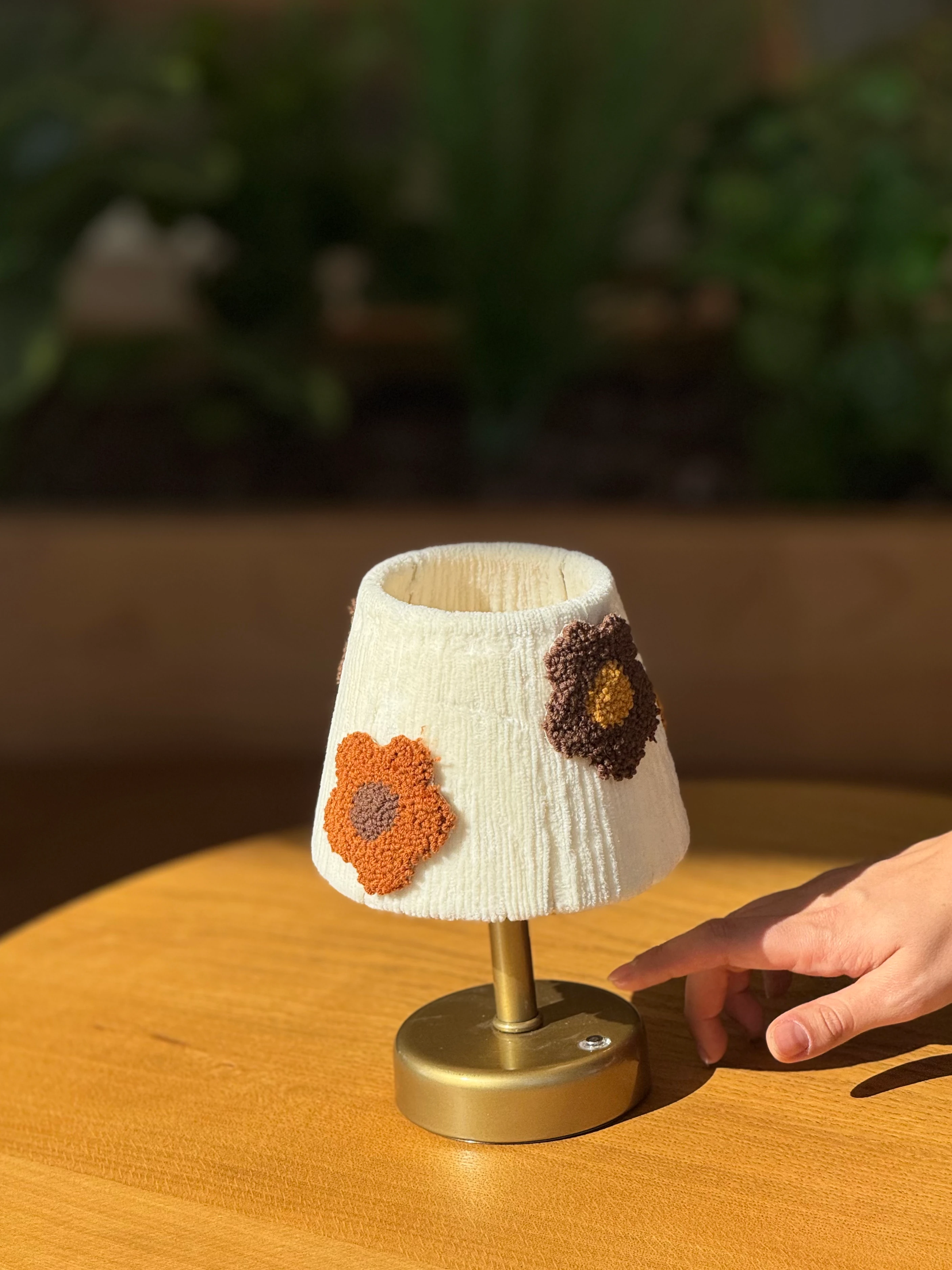 Punch Kadife Kablosuz Şarjlı Masa Lambası - Alt Eskitme Gold