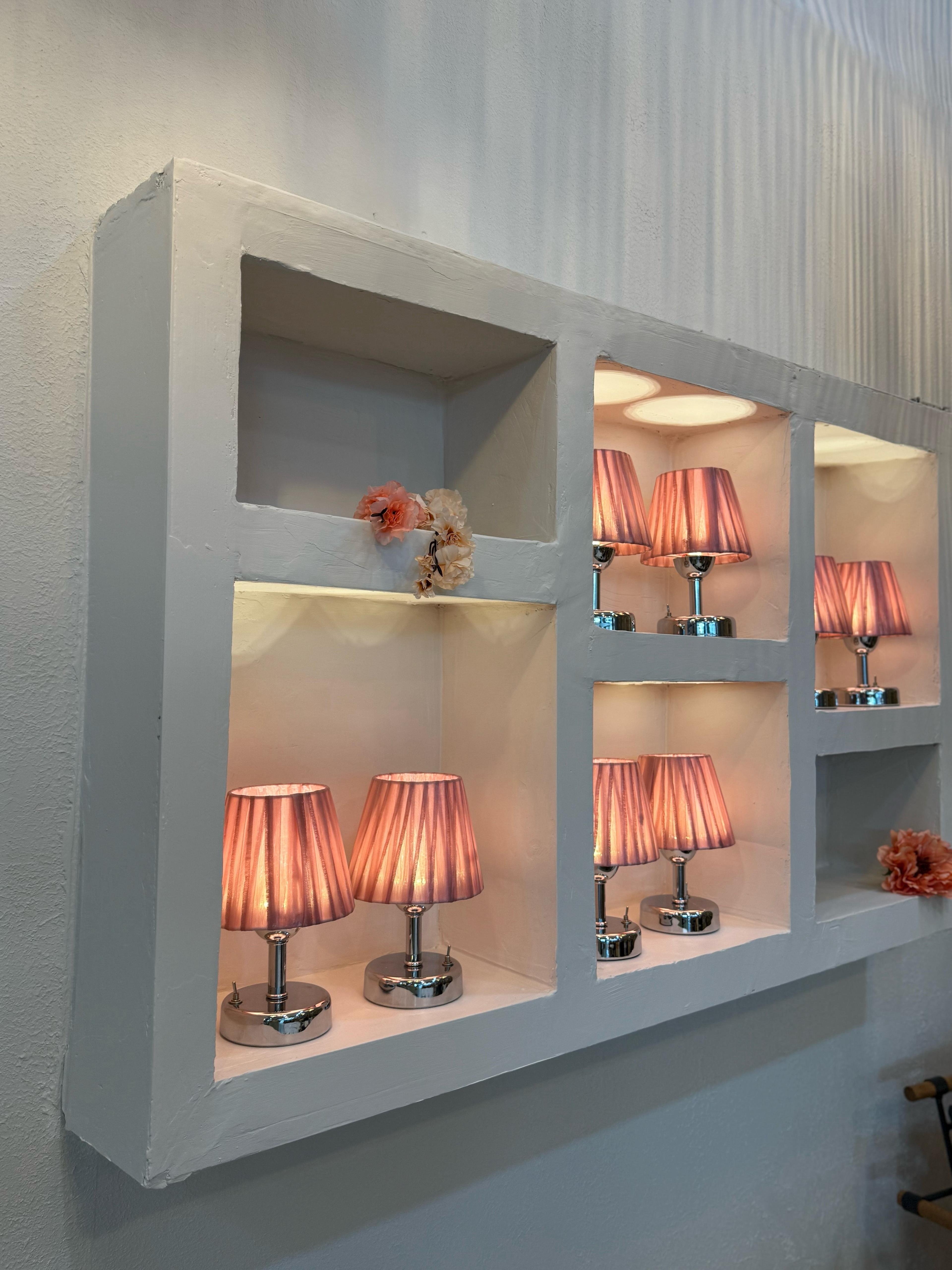 Pembe Osmanlı İpeği Pileli Kablosuz Masa Lambası -Alt Gümüş Led Işık