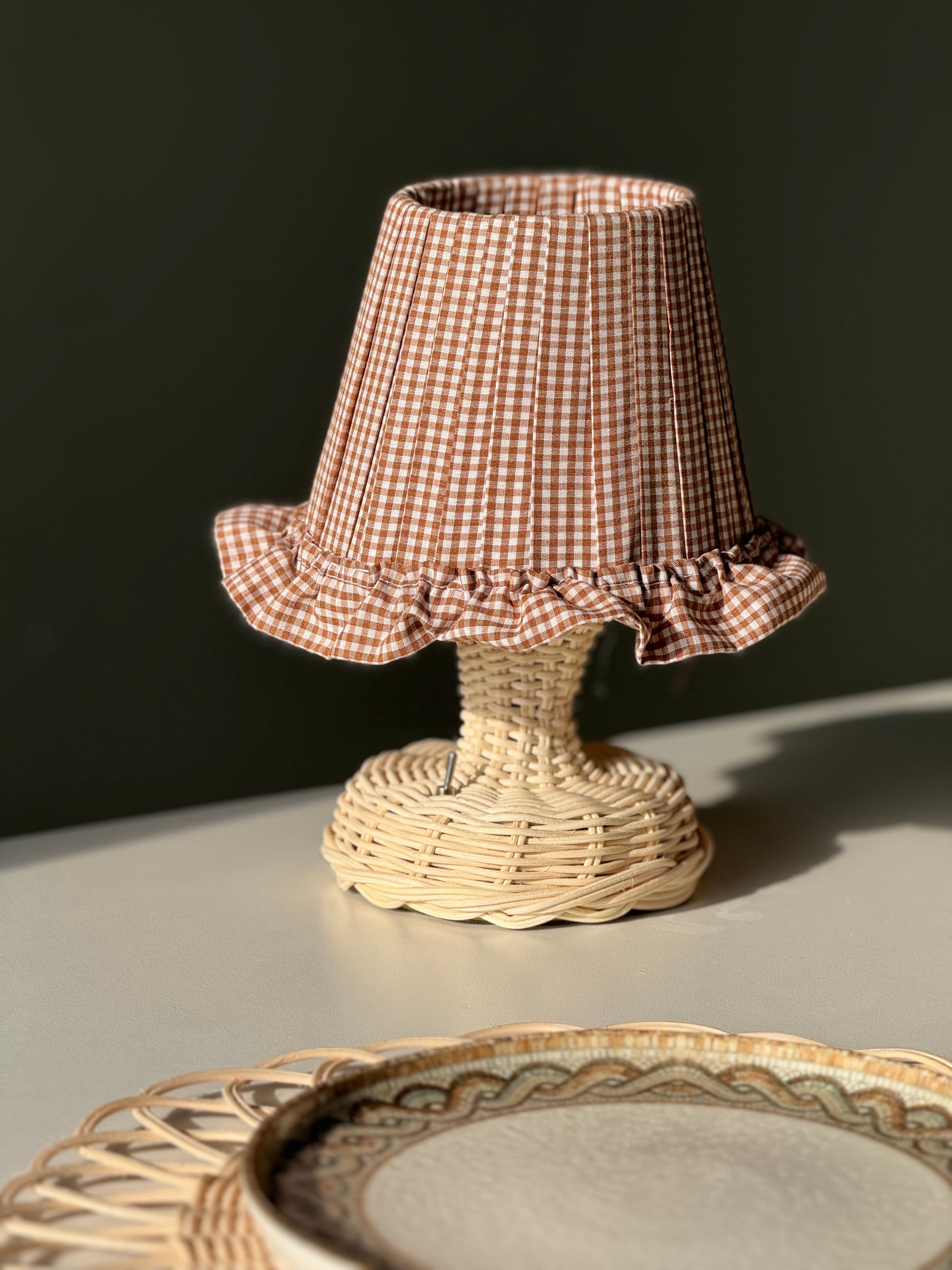 Kahverengi Pötikare Desen Kumaş Rattan Ayaklı Kablosuz Gece Masa Lambası