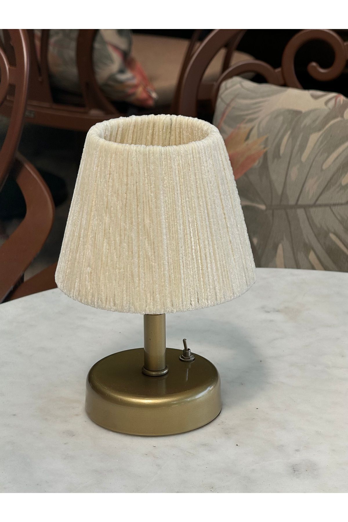 Krem Kadife Kablosuz Masa Lambası Eskitme Gold Ayaklı Abajur Aydınlatma