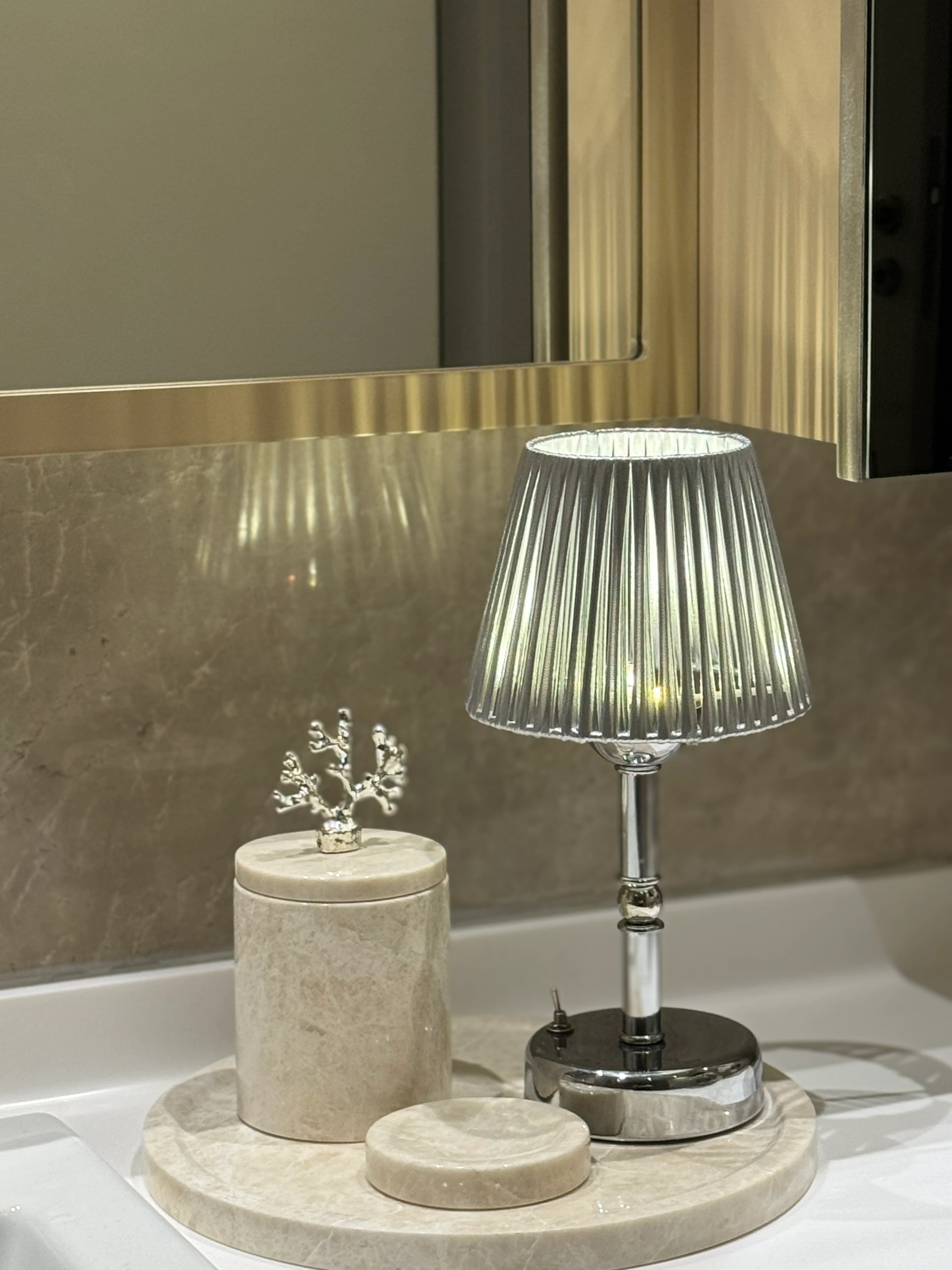 Gümüş Deri Kablosuz Pilli Masa Lambası - Alt Uzun Gümüş