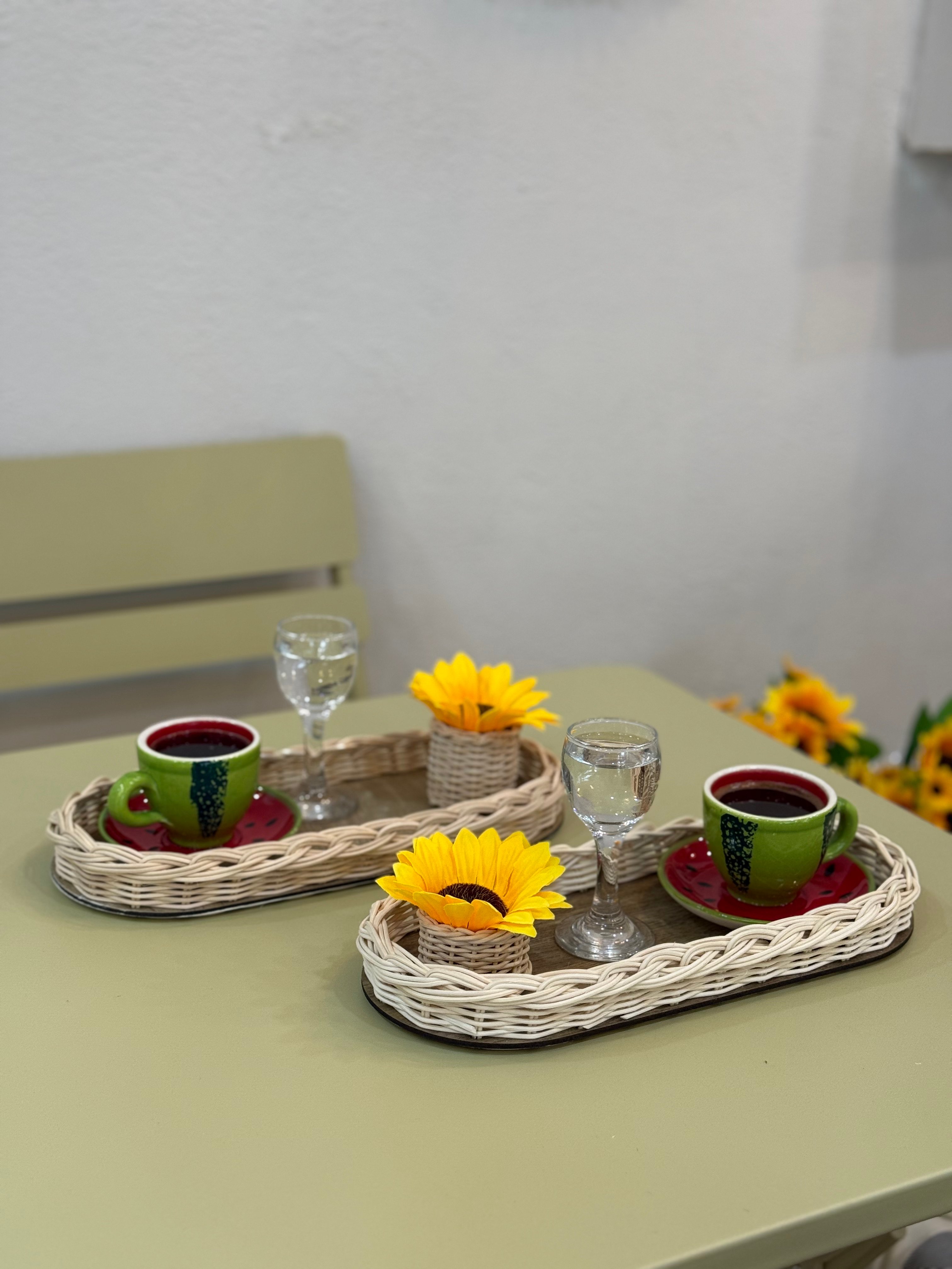 4'lü Rattan Düzenleyici Tepsi & Ayçiçeği Sunflower Sunum Seti Kahve Sunumluğu (ÇİÇEK DAHİLDİR)