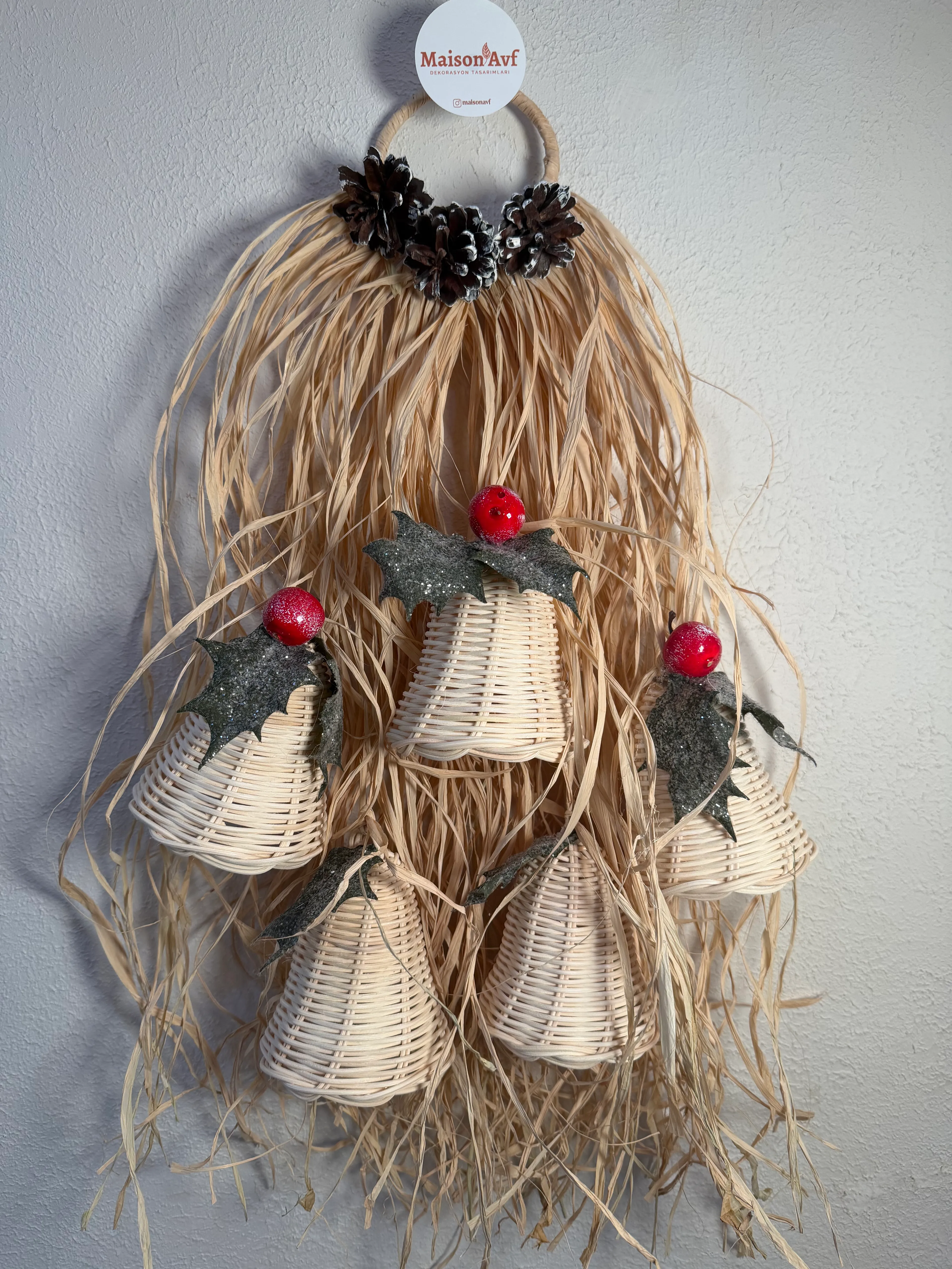 Christmas Themed Door Ornament with Bell - Wind Rose