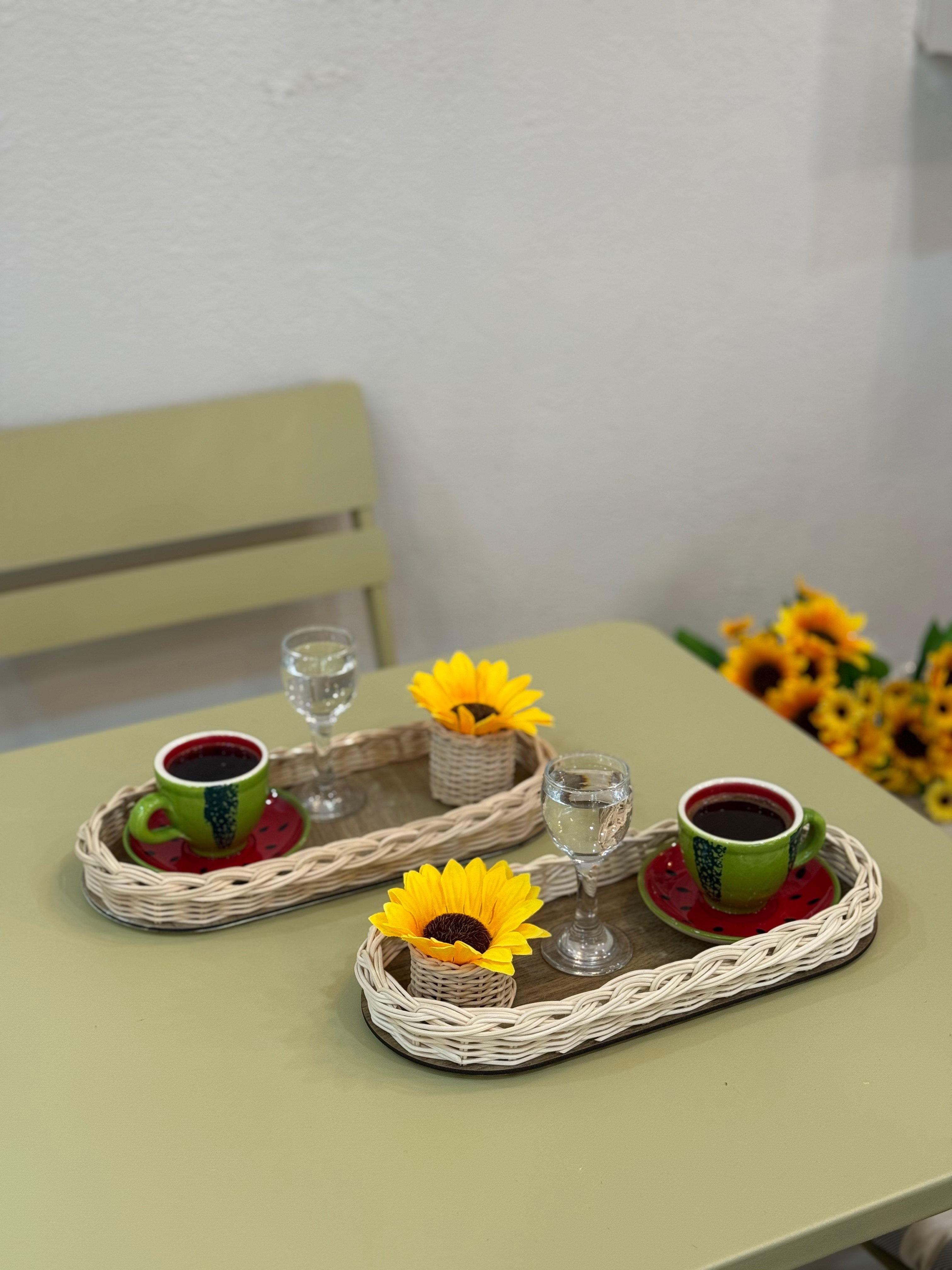 4'lü Rattan Düzenleyici Tepsi & Ayçiçeği Sunflower Sunum Seti Kahve Sunumluğu (ÇİÇEK DAHİLDİR)