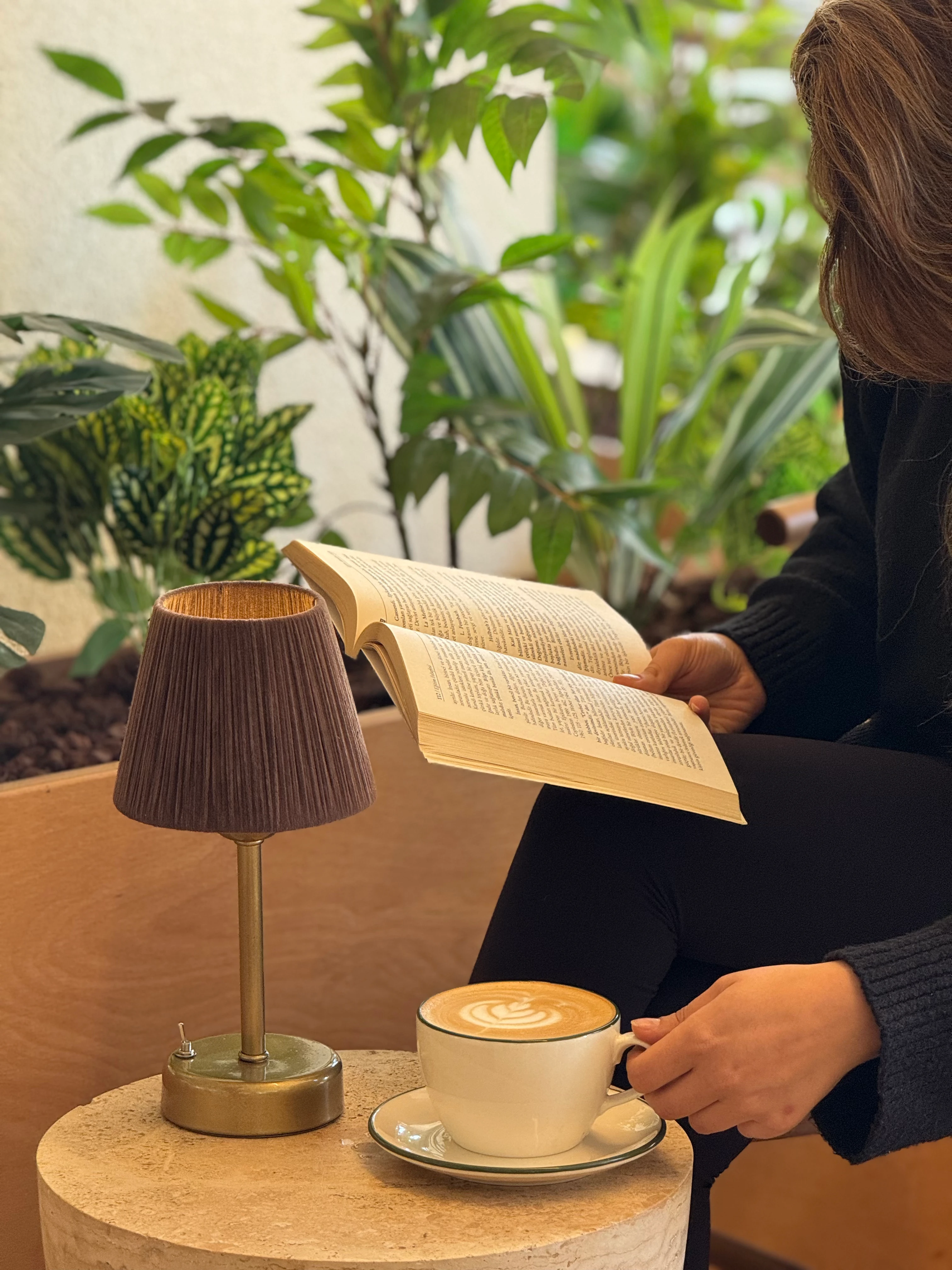 Kahverengi Kadife Süet Kablosuz Pilli Masa Lambası - Alt Uzun Eskitme Gold