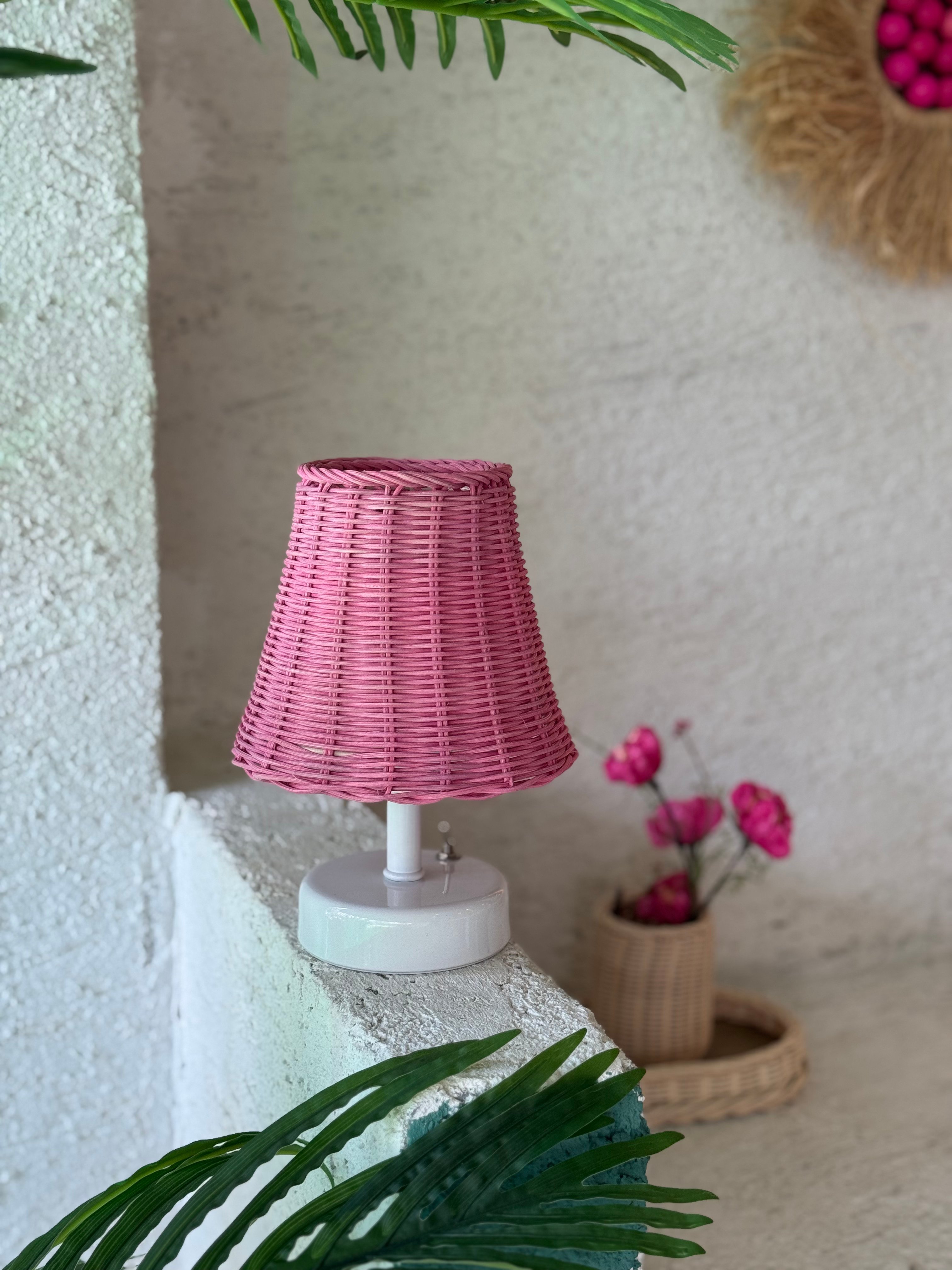 Pembe Rattan & Bambu Masa Üstü Kablosuz Pilli Abajur Masa Lambası Alt Ayak Beyaz