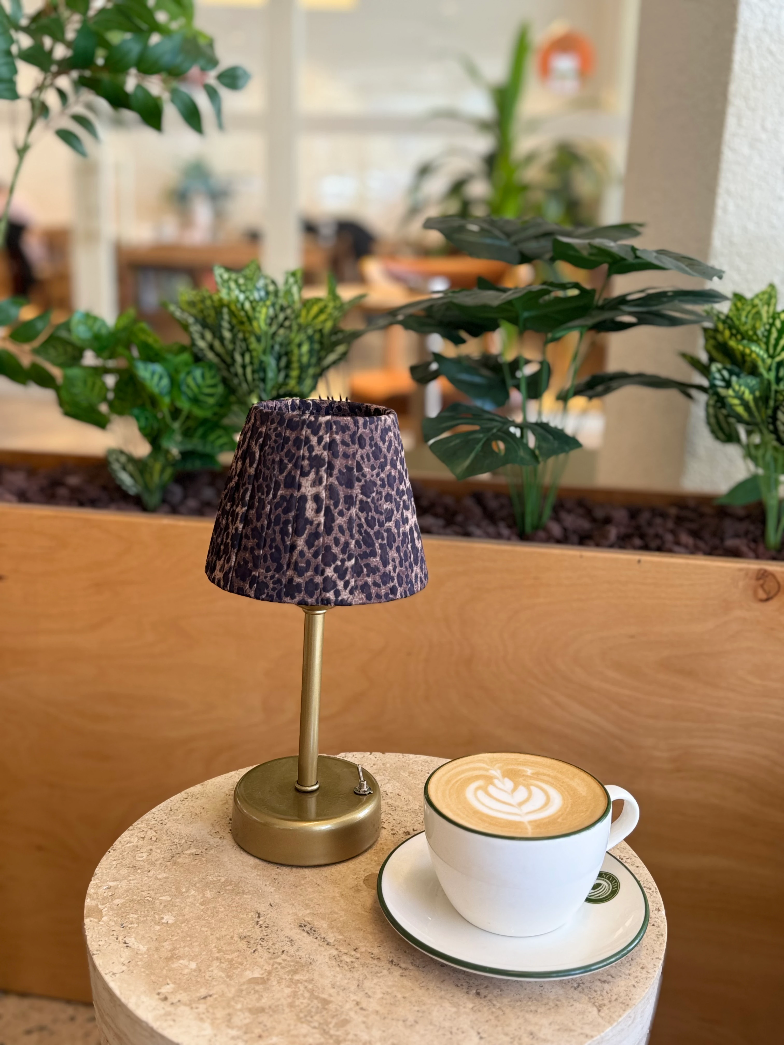 Kahverengi Leopar Desenli Kumaş Kablosuz Pilli Masa Lambası - Alt Uzun Eskitme Gold