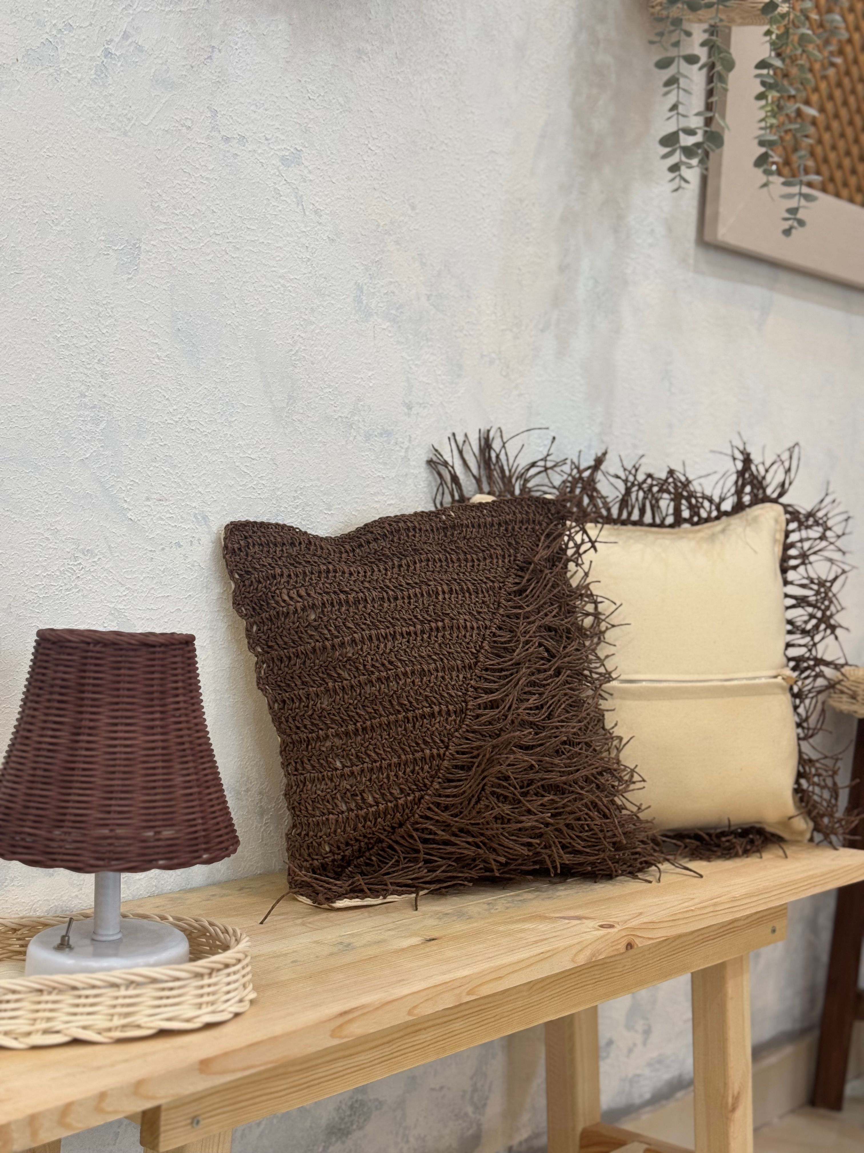 Kahverengi Yan Detaylı Kırlent Kılıfı 50 X 50 cm