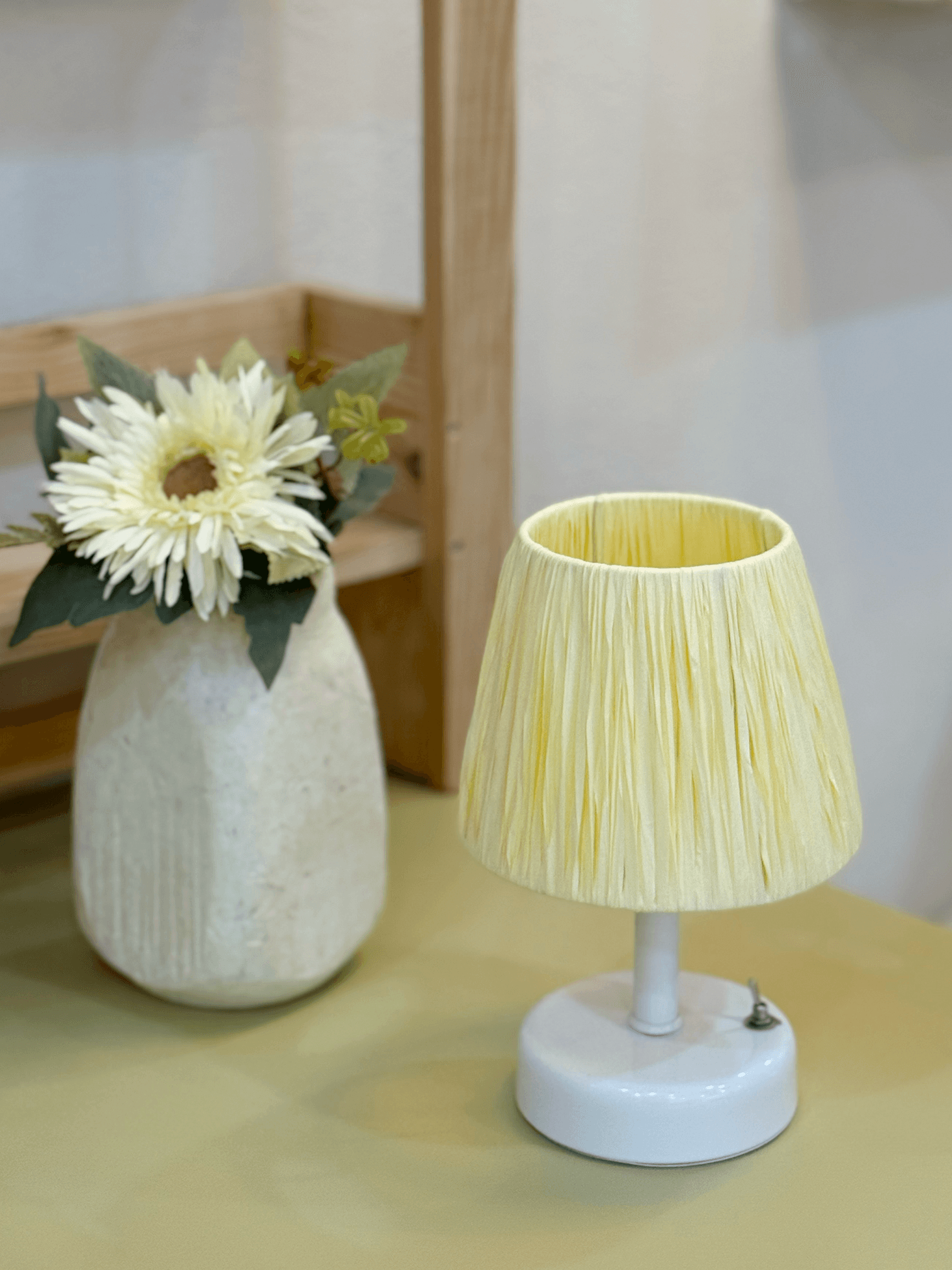 2'li Butter Yellow-Sarı Rafya Kablosuz Pilli Masa Lambası -Alt Beyaz & Beyaz Yuvarlak Tepsi Set