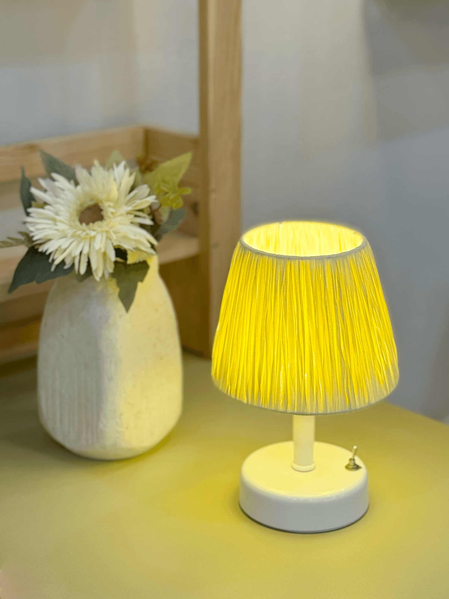 2'li Butter Yellow-Sarı Rafya Kablosuz Pilli Masa Lambası -Alt Beyaz & Beyaz Yuvarlak Tepsi Set