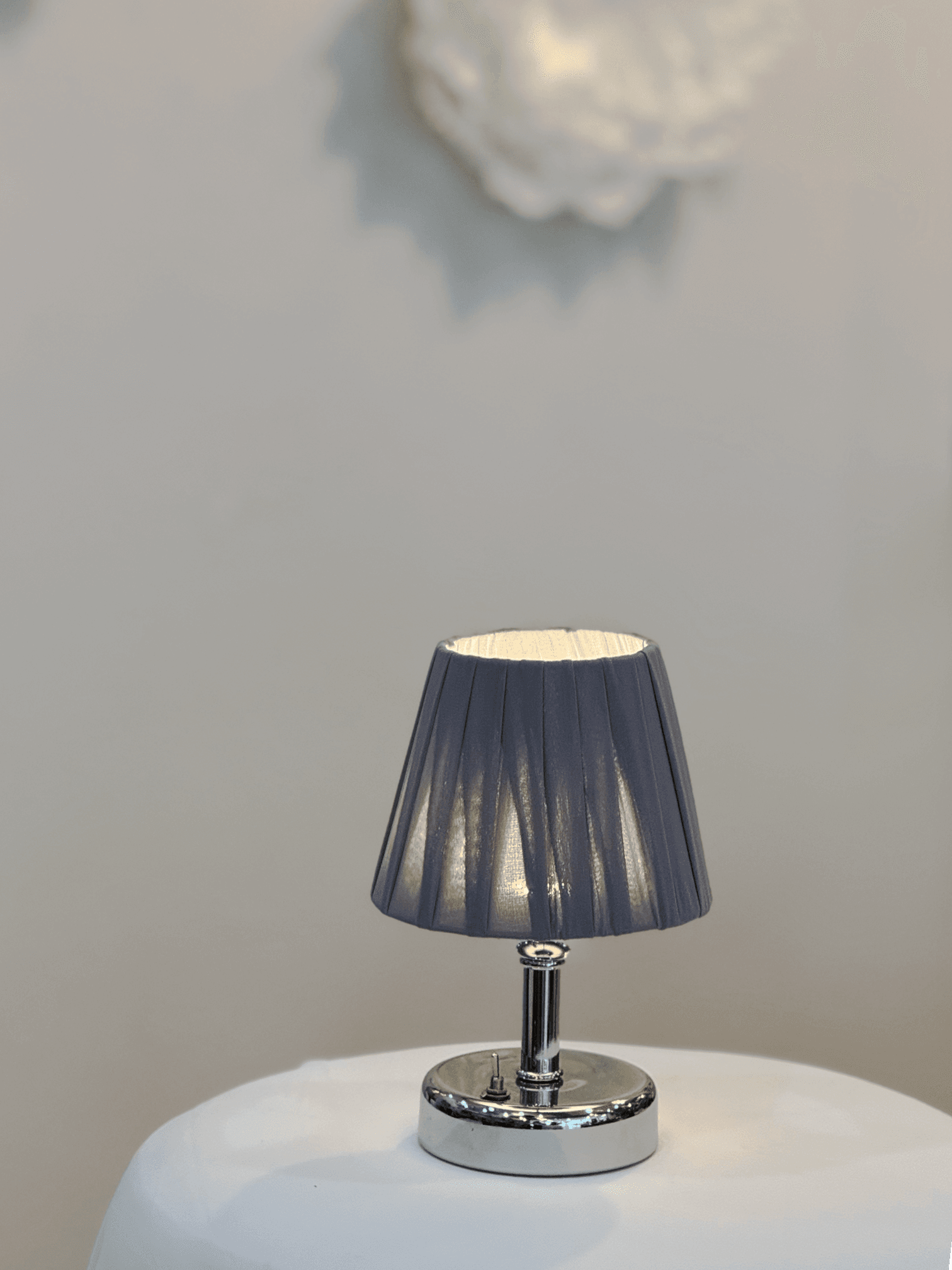 Osmanlı İpeği Gri Pileli Kablosuz Masa Lambası -Alt Eskitme Gold Led Işık