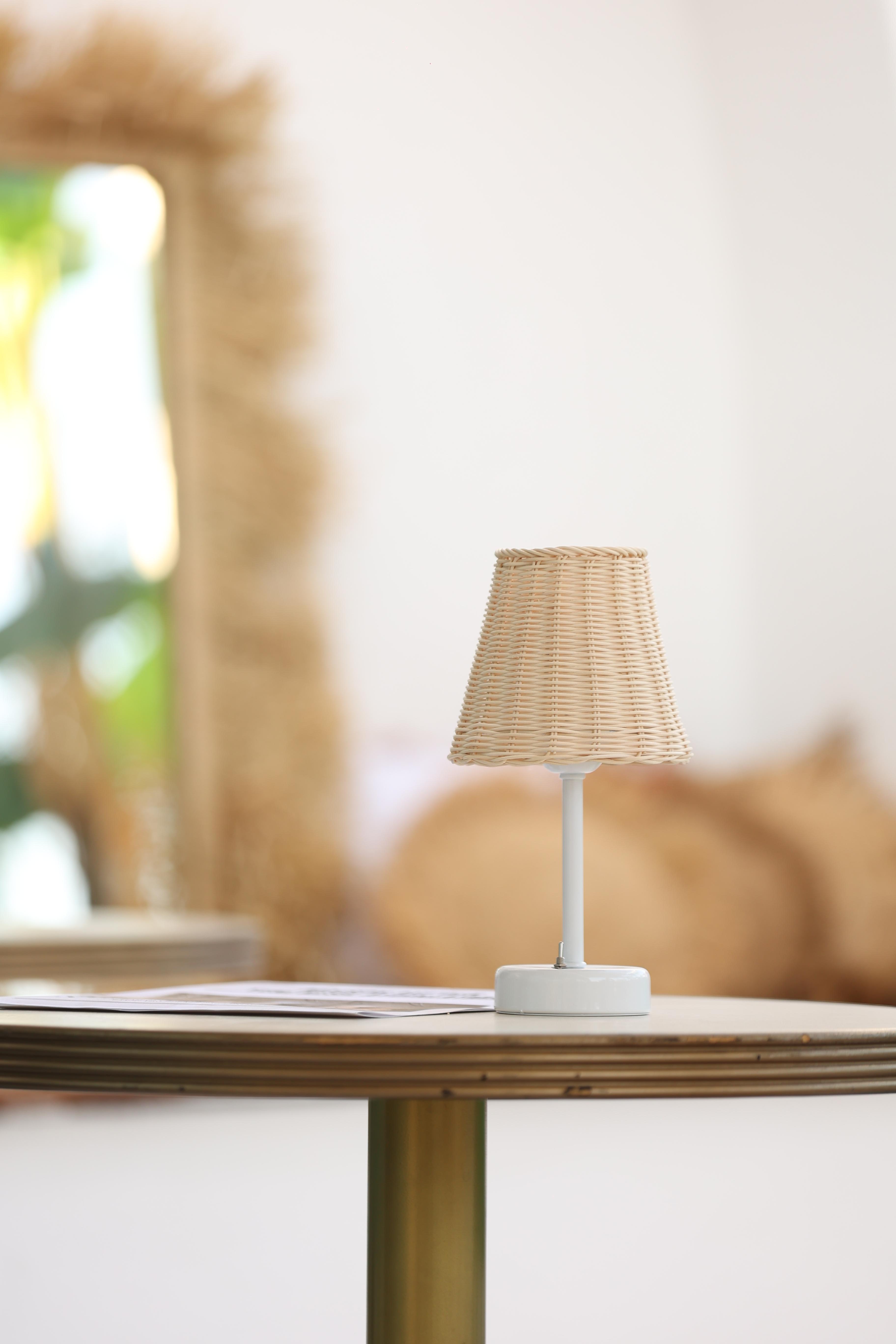 Rattan & Bambu Kablosuz Pilli Abajur Masa Lambası - Alt Uzun  - Beyaz