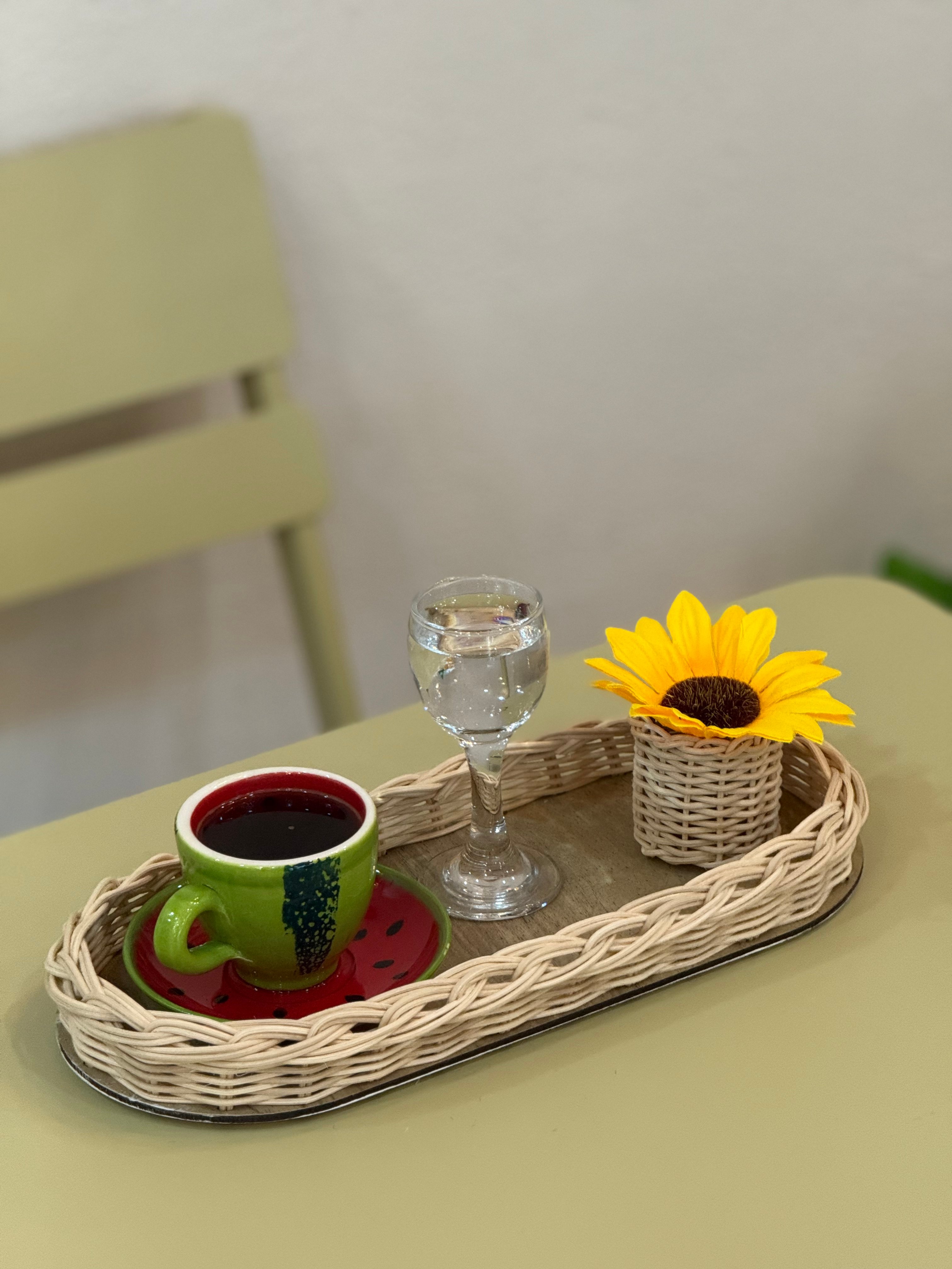 2'li Rattan Düzenleyici Tepsi & Ayçiçeği Sunflower Sunum Seti Kahve Sunumluğu (ÇİÇEK DAHİLDİR)