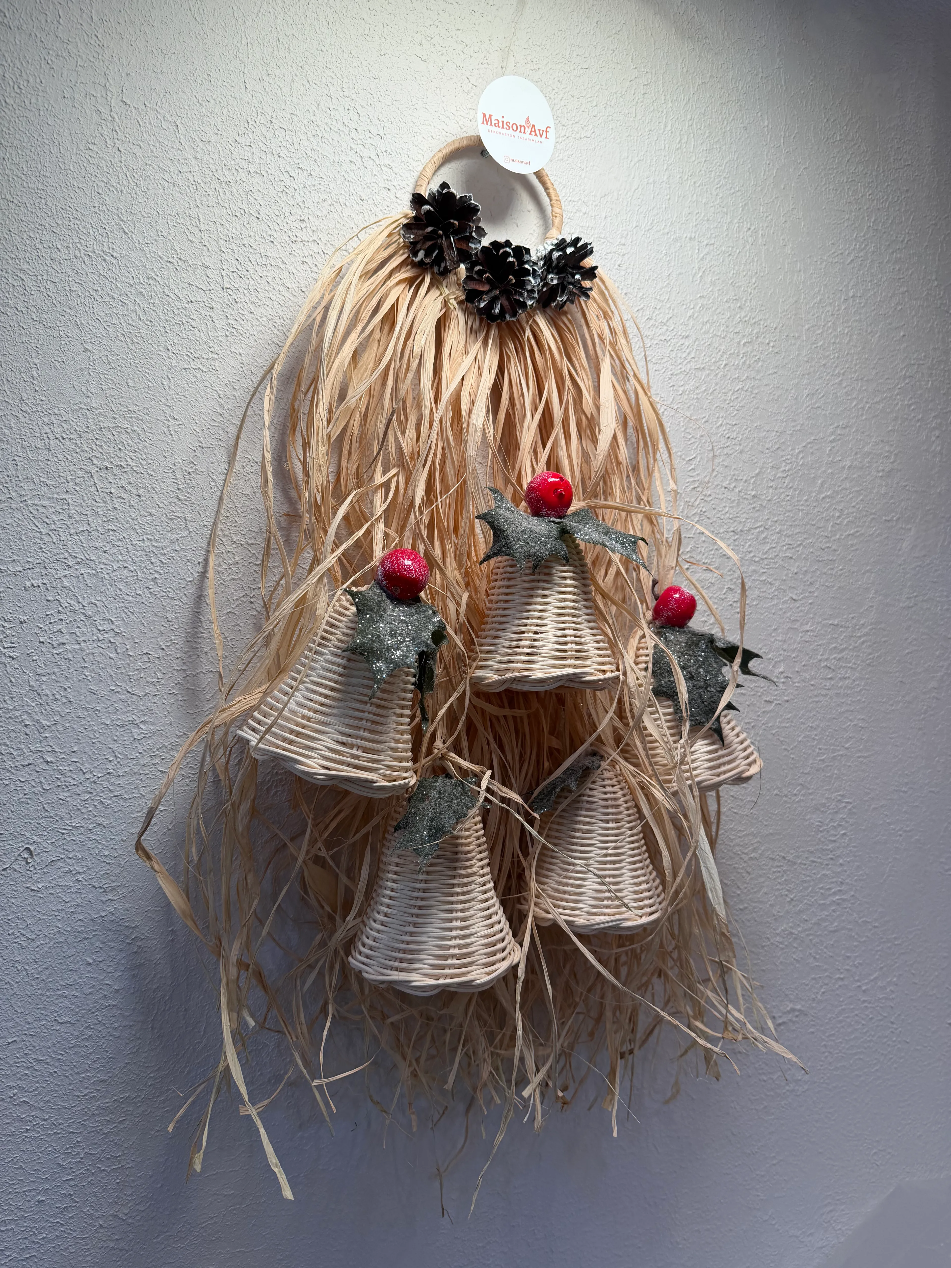 Christmas Themed Door Ornament with Bell - Wind Rose