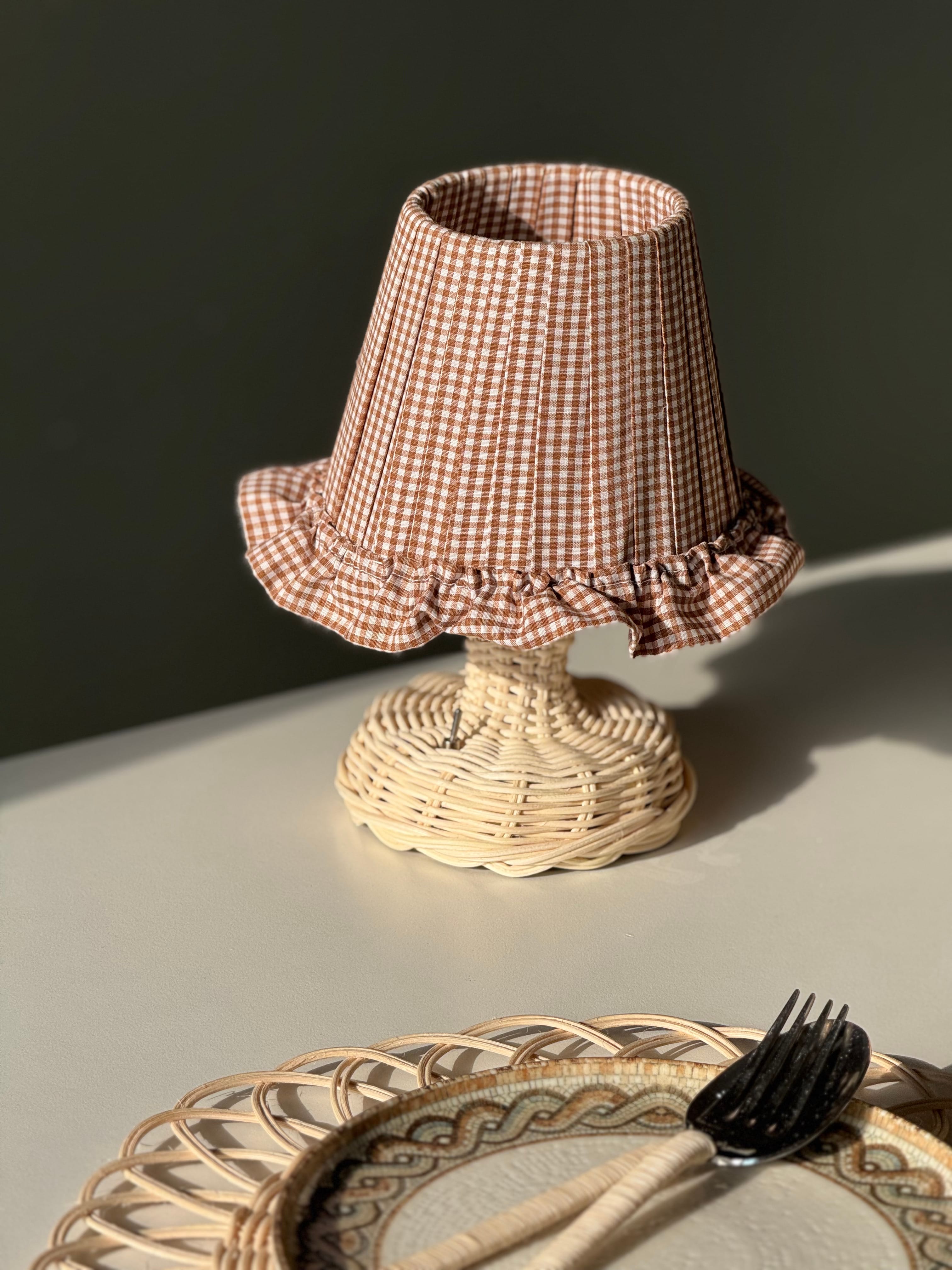 Kahverengi Pötikare Desen Kumaş Rattan Ayaklı Kablosuz Gece Masa Lambası