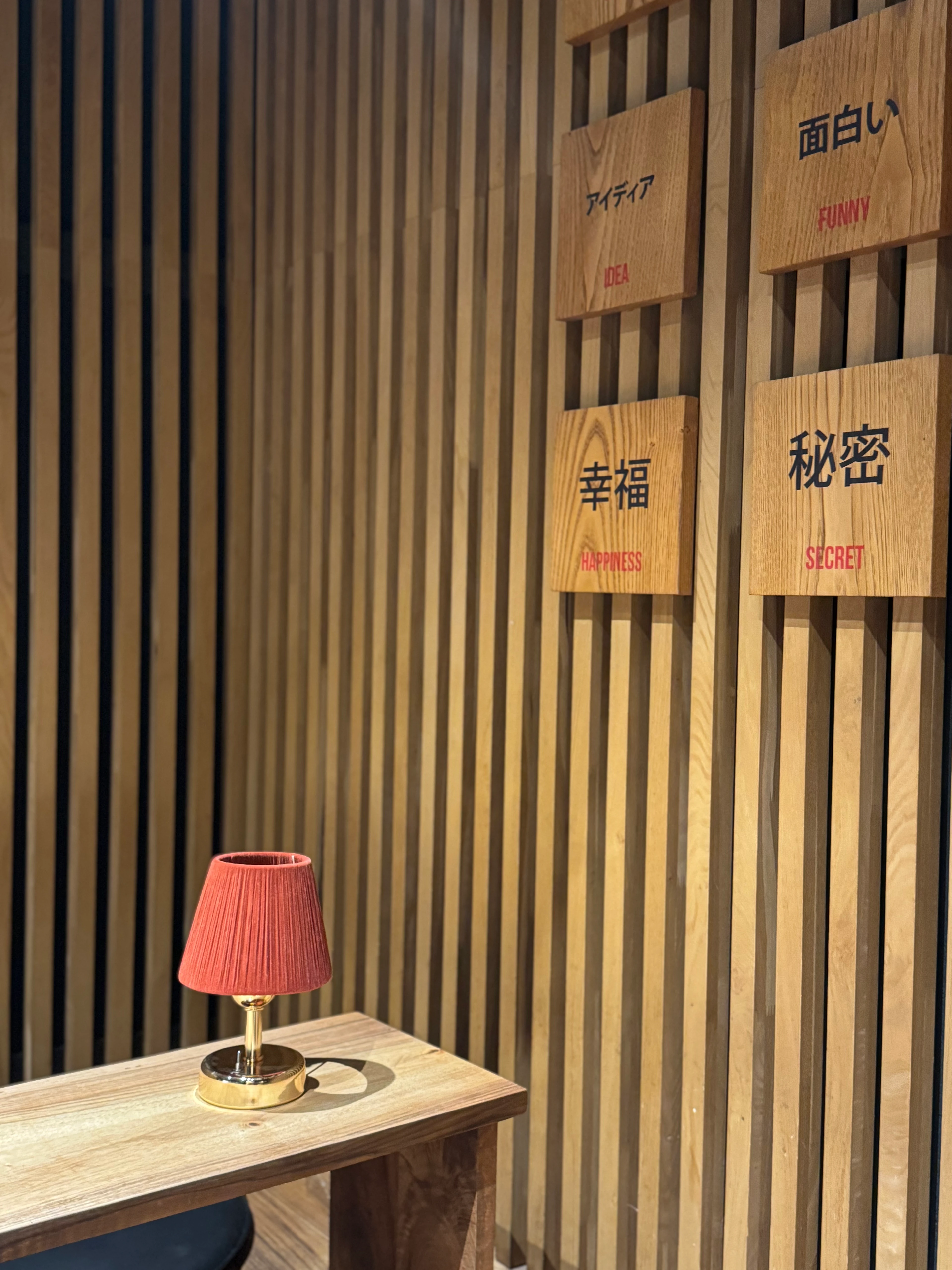 Kırmızı Kadife Süet Kablosuz Pilli Masa Lambası - Alt Parlak Gold