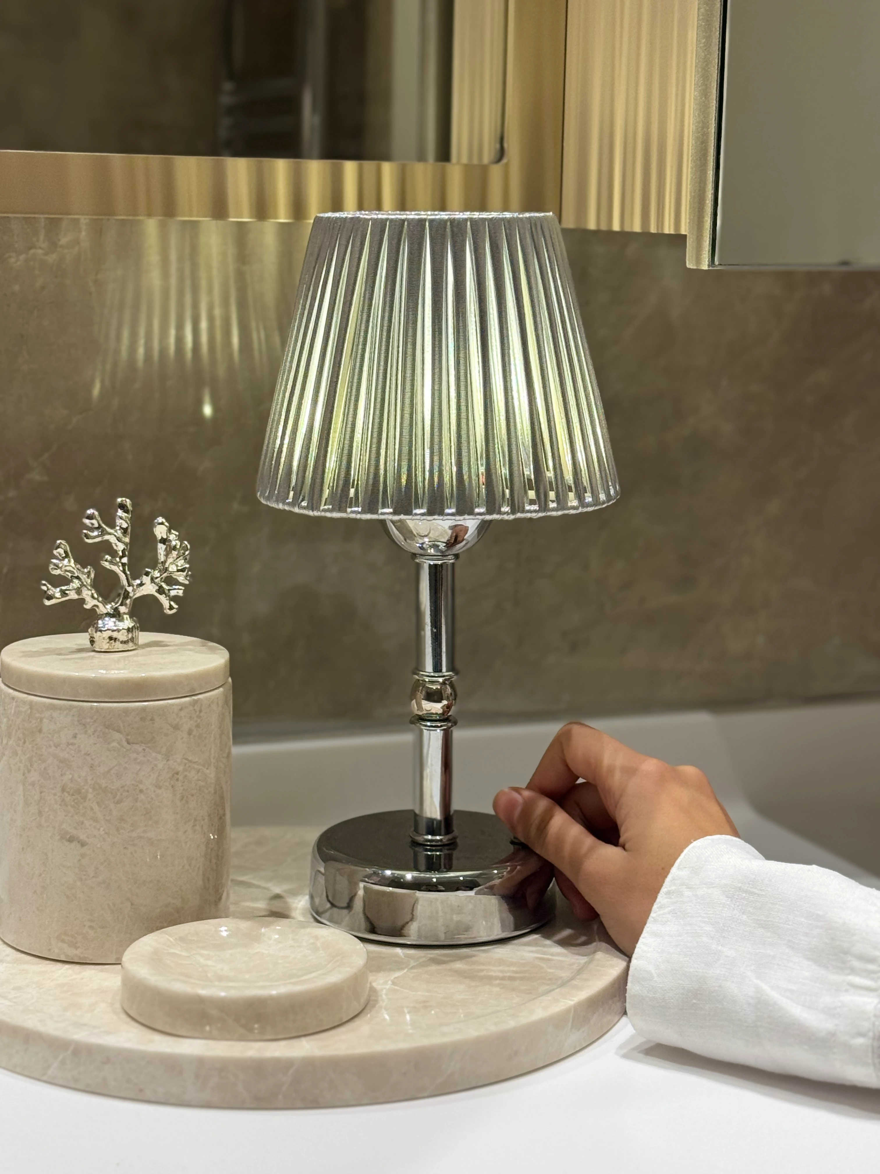 Gümüş Deri Kablosuz Pilli Masa Lambası - Alt Uzun Gümüş