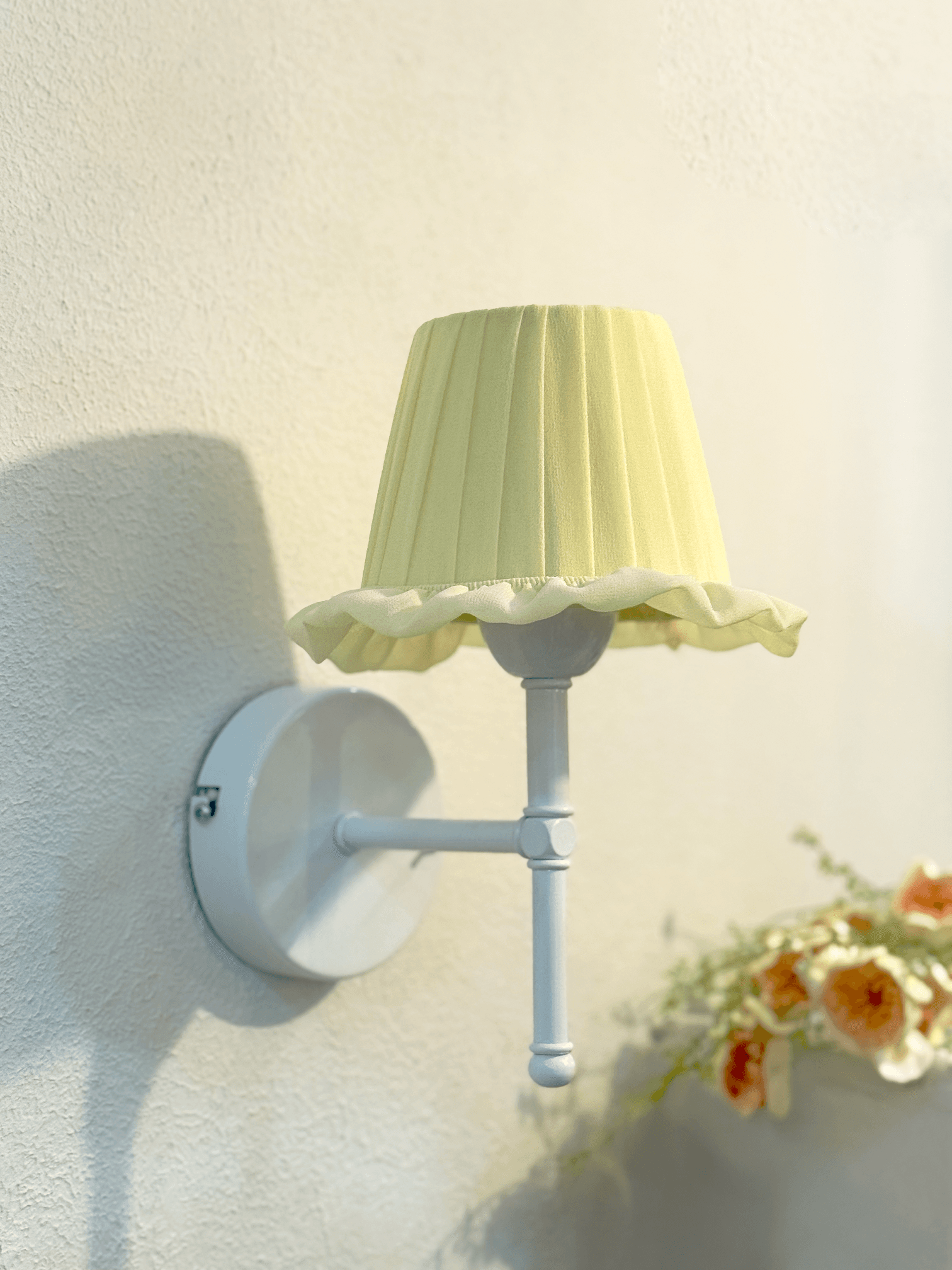 Butter Yellow - Sarı Osmanlı İpeği Fırfır İşlemeli Kablosuz Pilli Aplik – Alt Beyaz