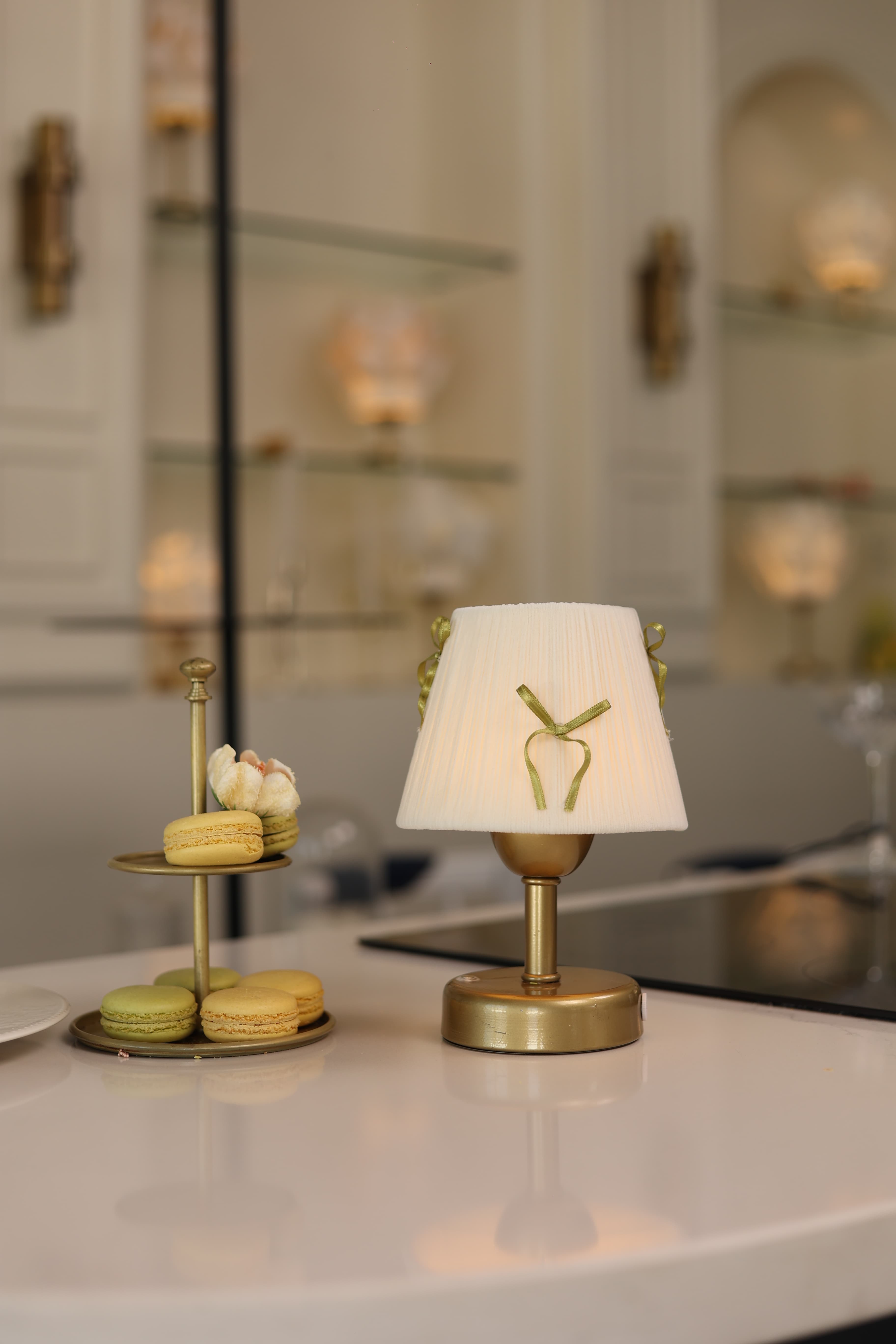 Krem Kadife Süet Gold Fiyonk Kablosuz Şarjlı Masa Lambası - Alt Eskitme Gold