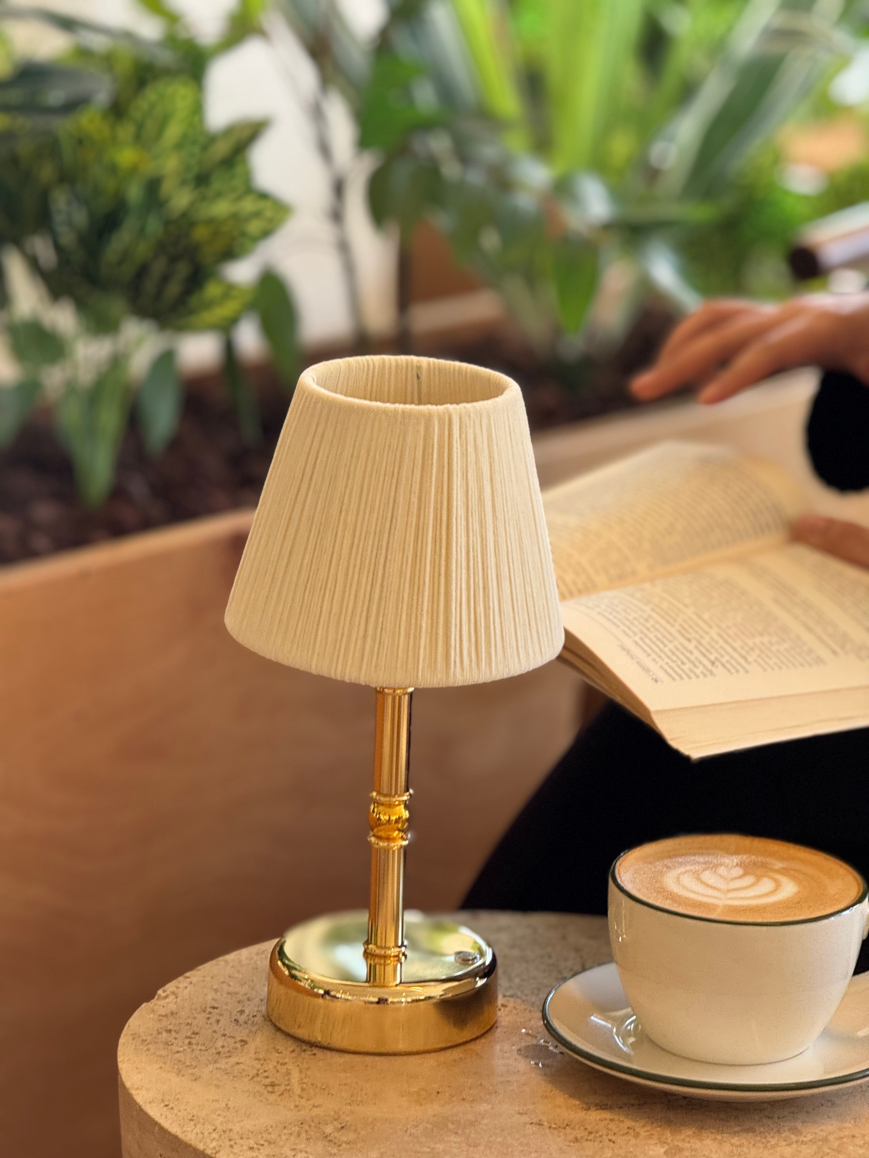 Krem Süet Kadife Kablosuz Şarjlı Masa Lambası - Alt Uzun 