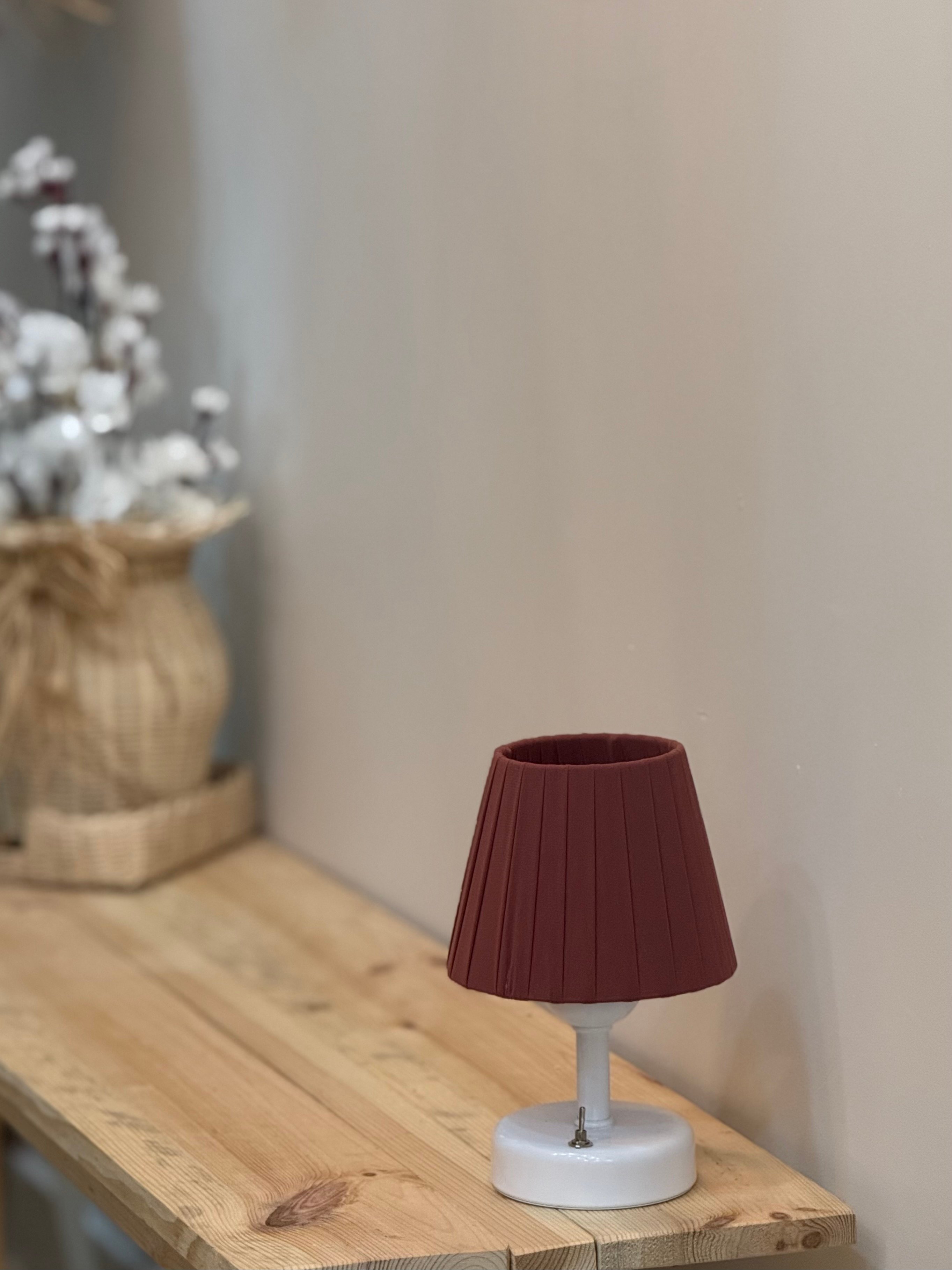 Osmanlı İpeği Terracotta Pileli Kablosuz Masa Lambası -Alt Beyaz