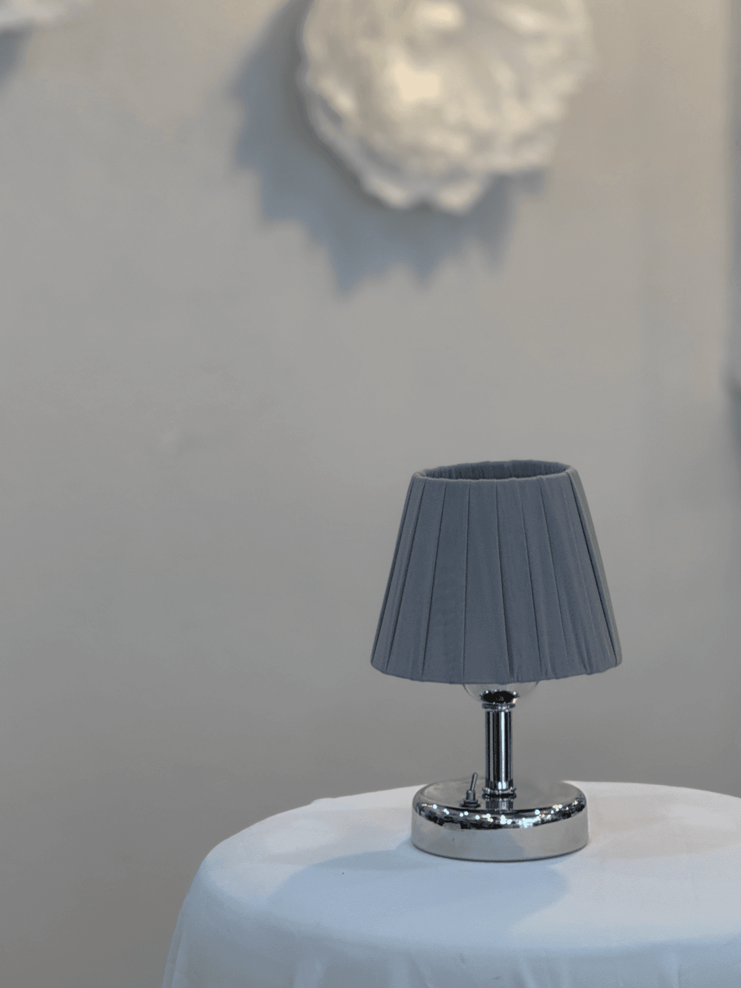 Osmanlı İpeği Gri Pileli Kablosuz Masa Lambası -Alt Eskitme Gold Led Işık