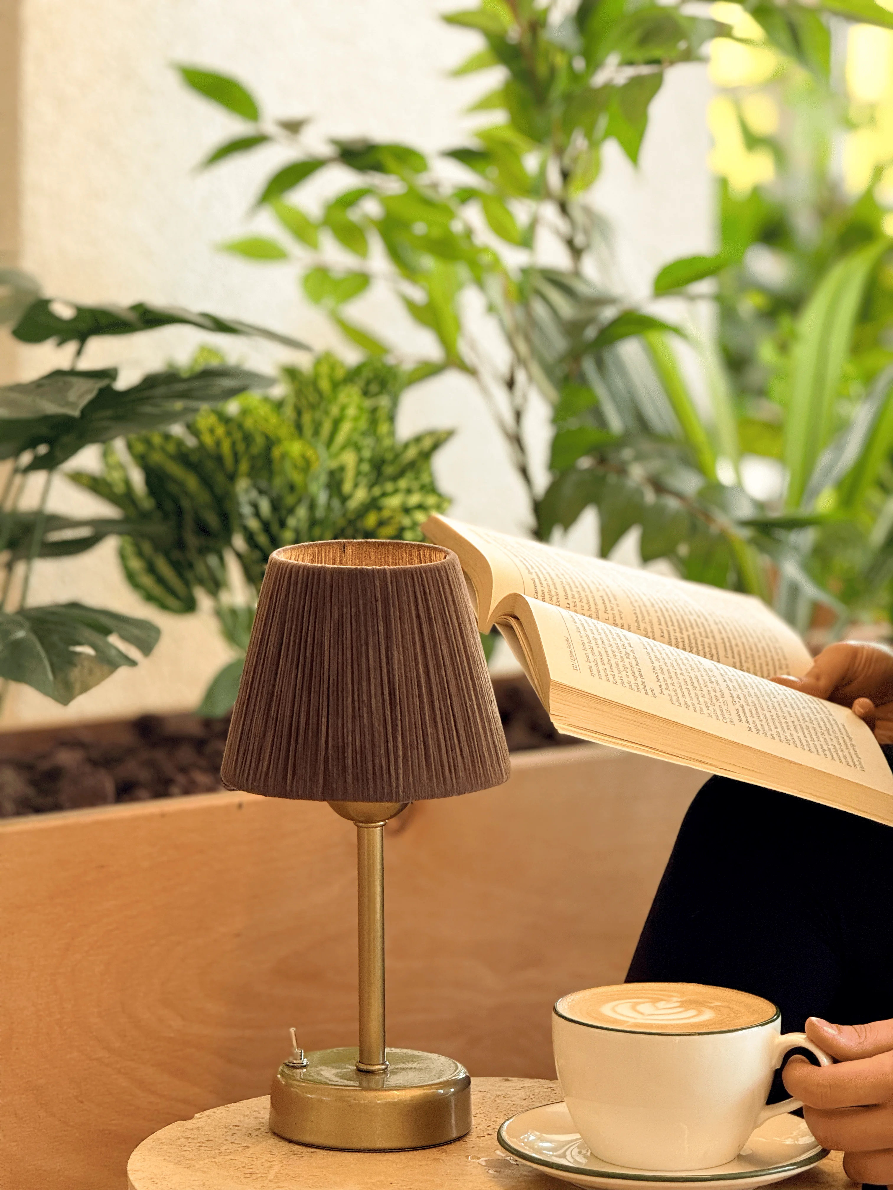 Kahverengi Kadife Süet Kablosuz Pilli Masa Lambası - Alt Uzun Eskitme Gold