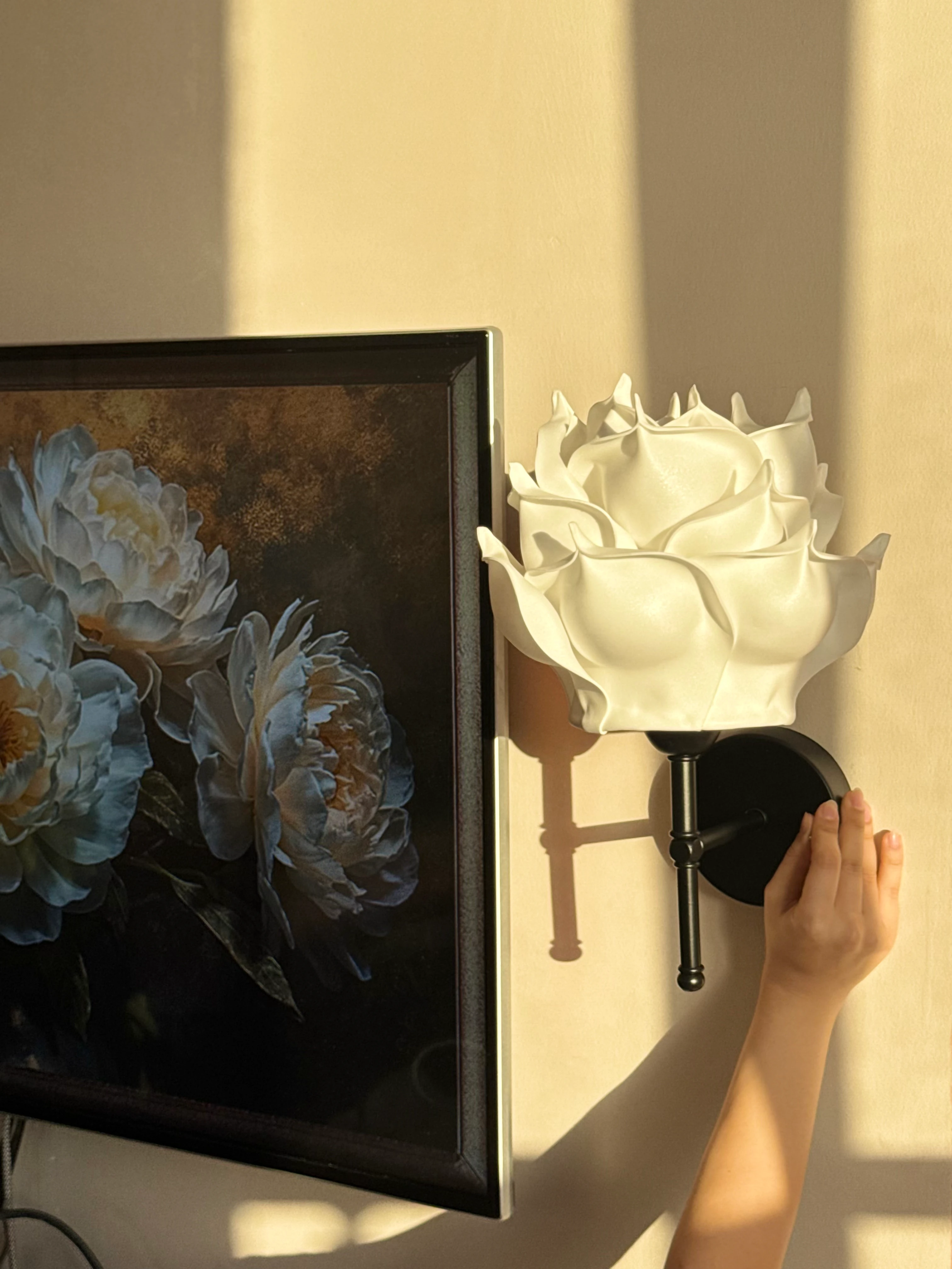 Decor Artificial Eva Rose Top White-Metal Black Led Wall Light Sconce