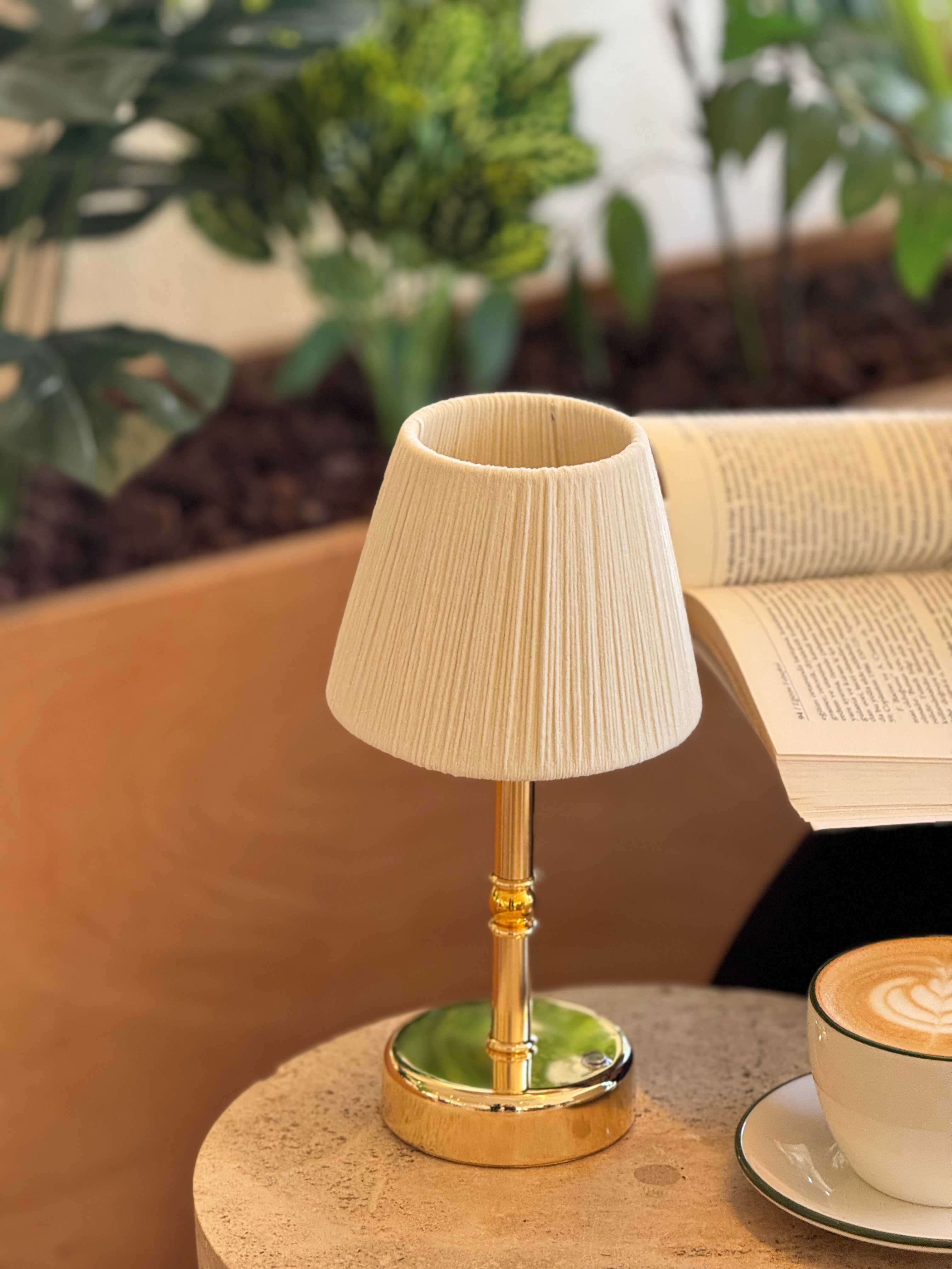 Krem Süet Kadife Kablosuz Şarjlı Masa Lambası - Alt Uzun 