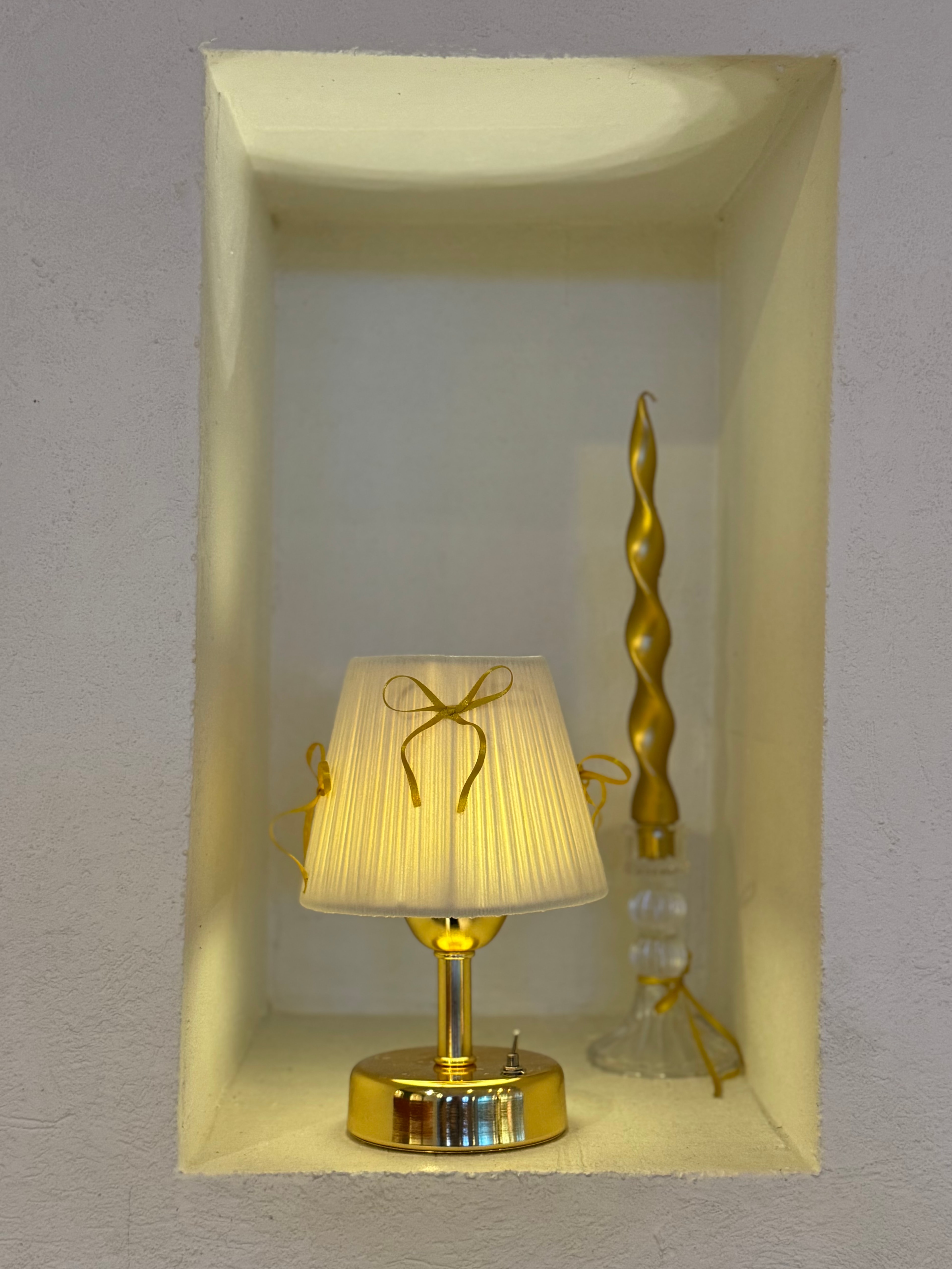 Krem Kadife Süet Gold Fiyonk Kurdele Kablosuz Masa Lambası - Alt Parlak Gold