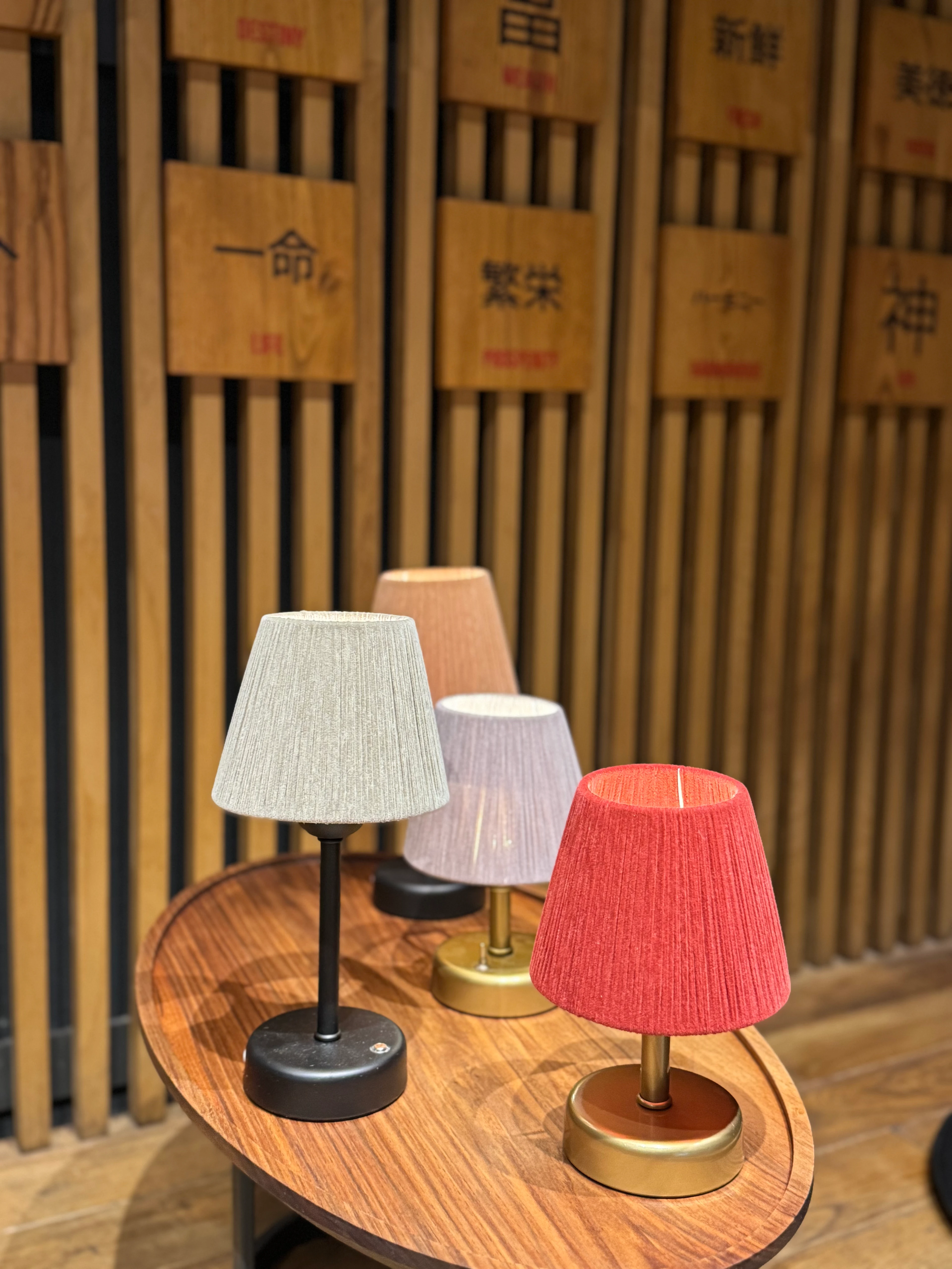 Bordo Kadife Süet Kablosuz Pilli Masa Lambası - Alt Eskitme Gold