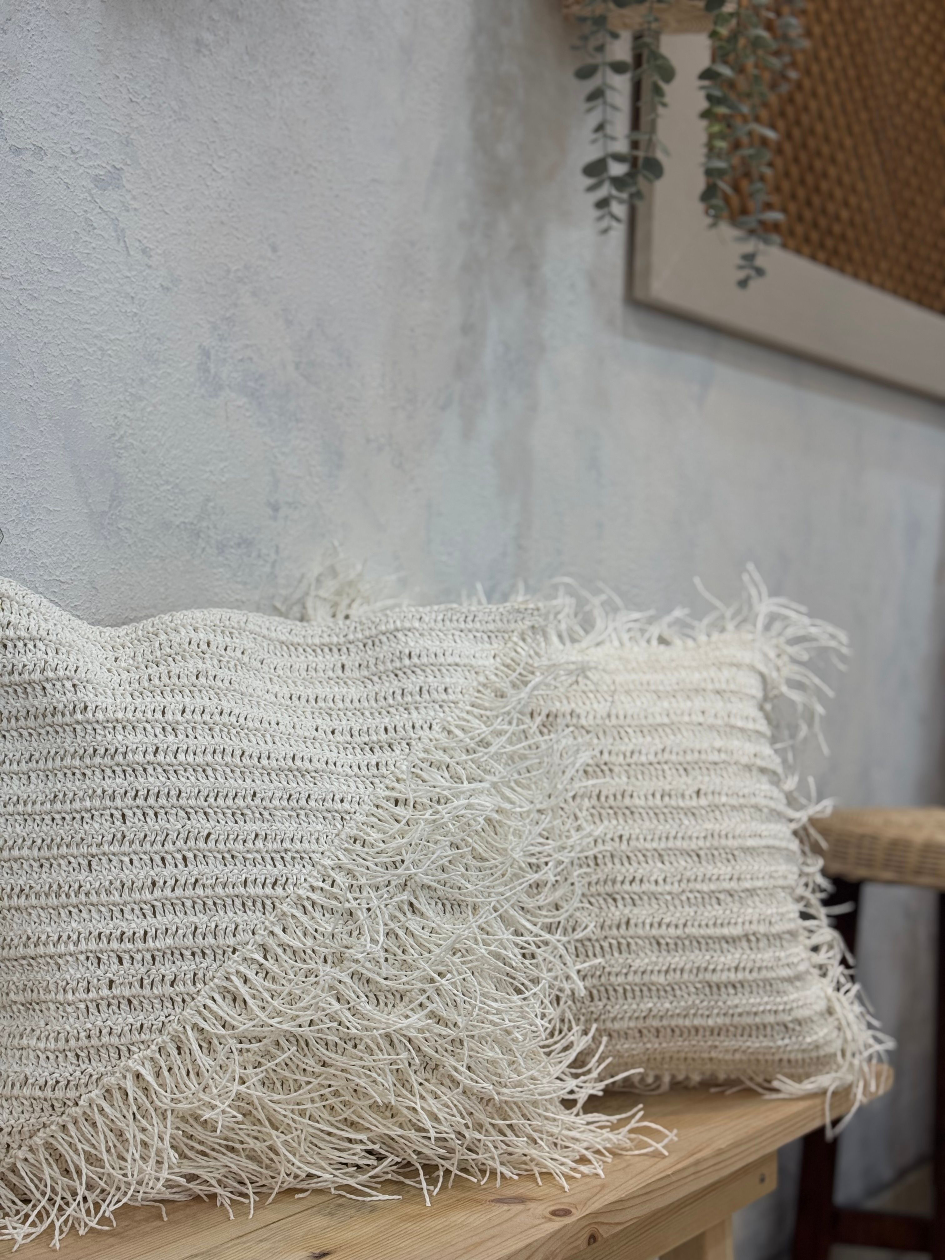 Beyaz Yan Detaylı Kırlent Kılıfı 50 X 50 cm