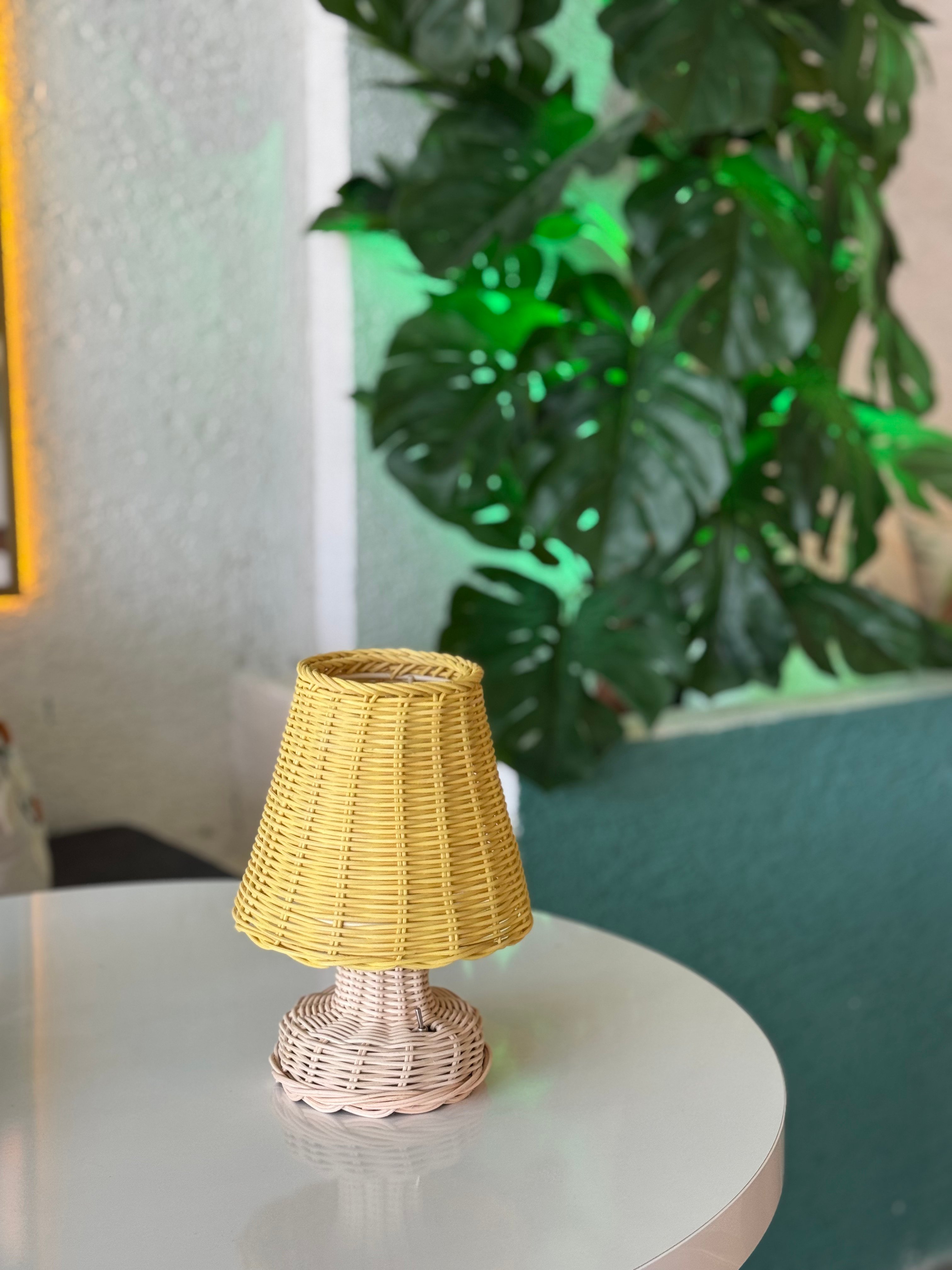 Sarı Rattan & Bambu Masa Üstü Kablosuz Pilli Abajur Alt Rattan Masa Lambası