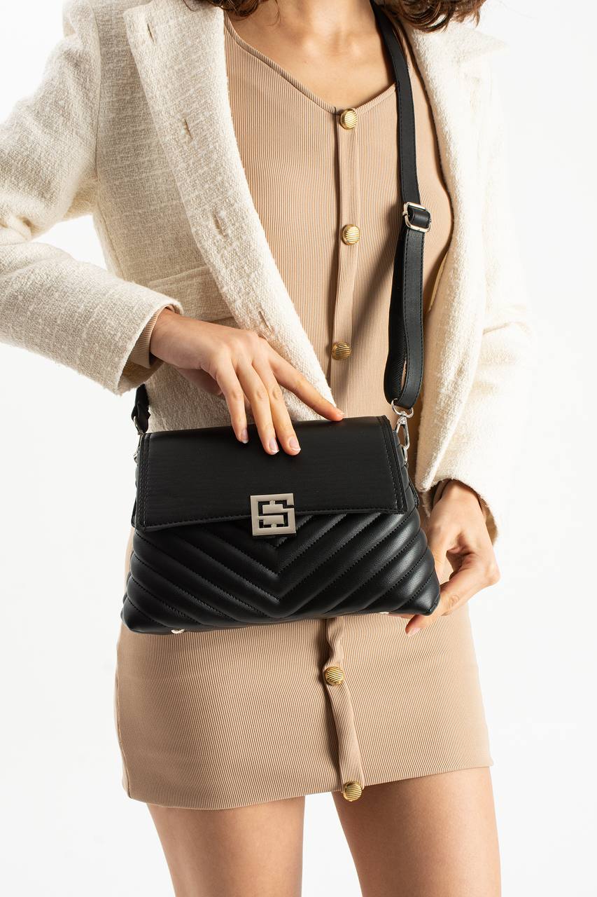 Nakış Detaylı Zincir Askılı Ve Kapaklı Omuz çantası 