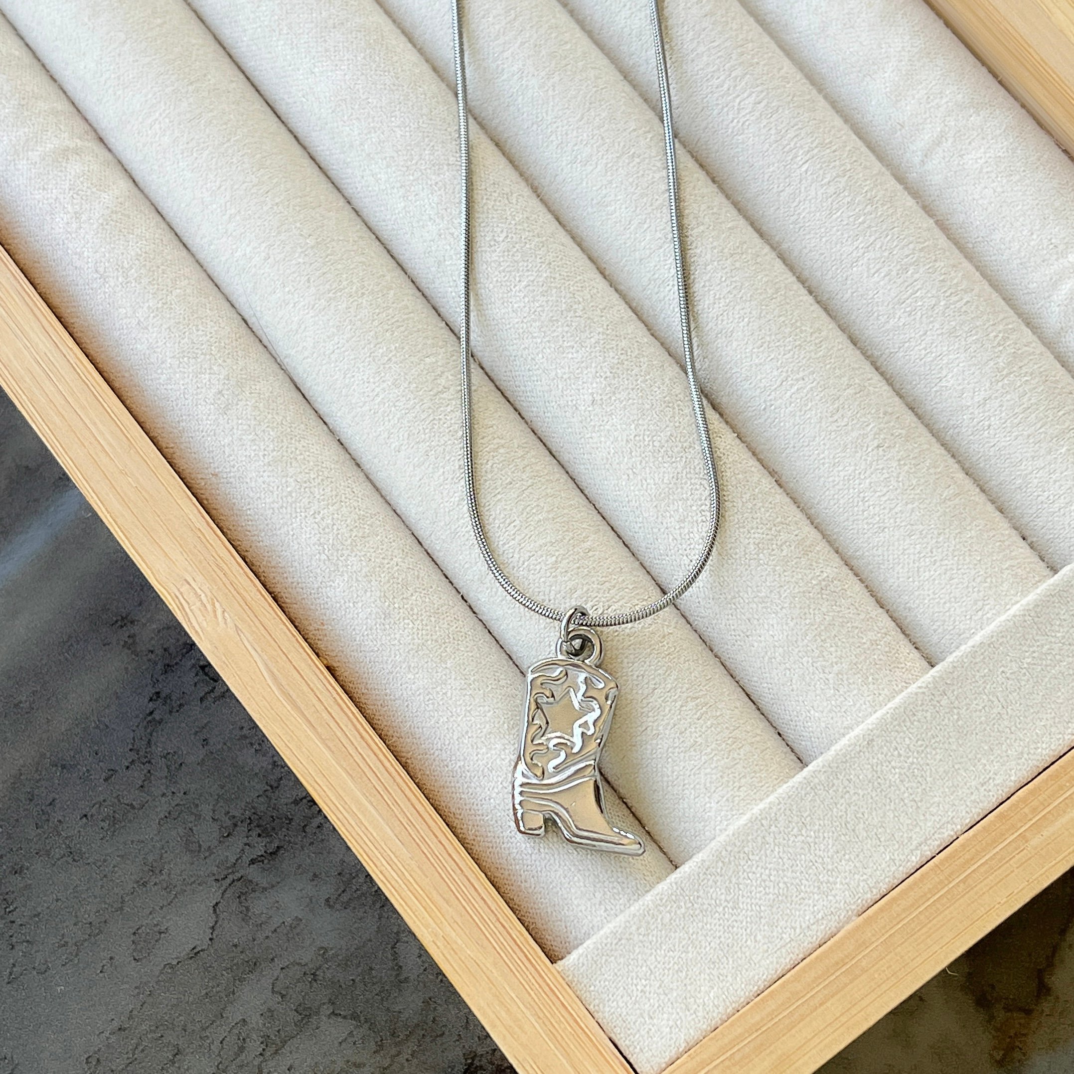 Çelik Çizme Model Kolye - Silver