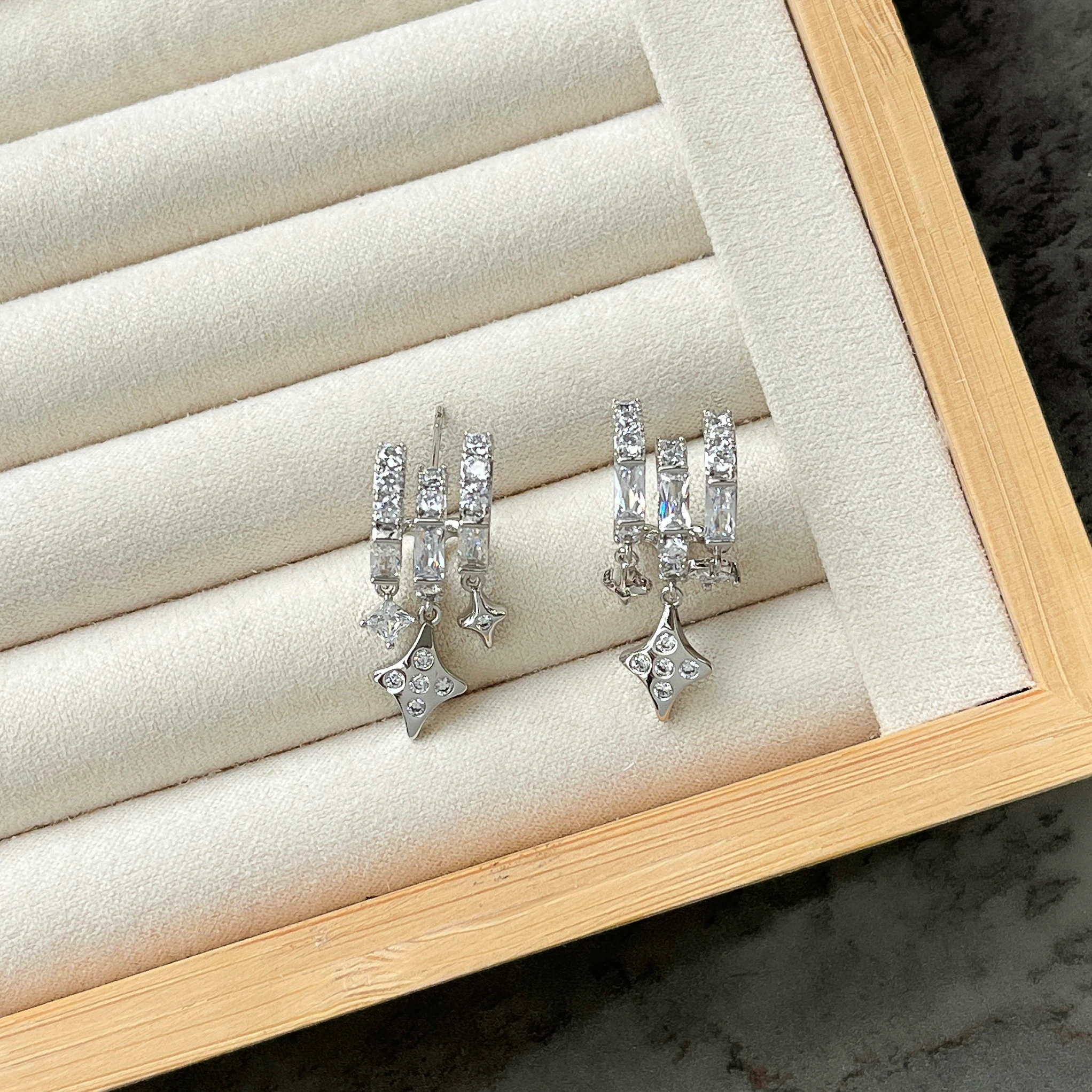 Kutup Yıldızı Üçlü Görünümlü Küpe - Silver