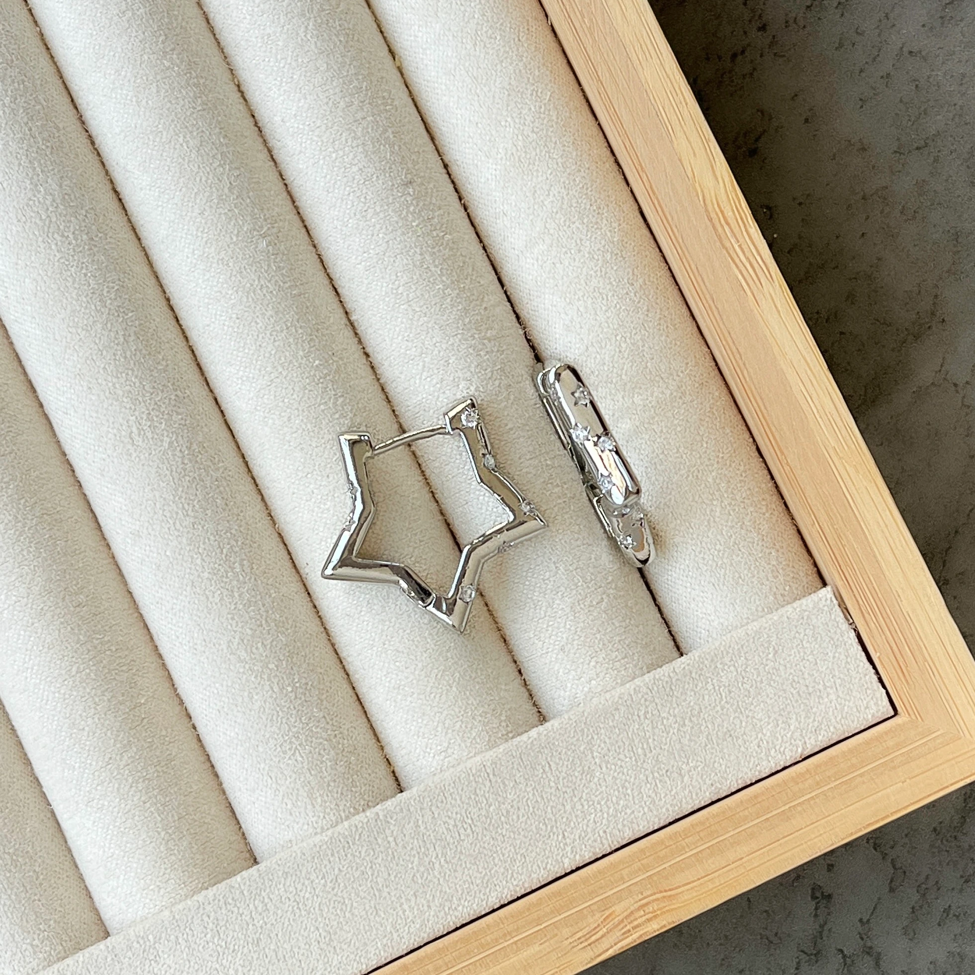 Taşlı Yıldız Küpe - Silver