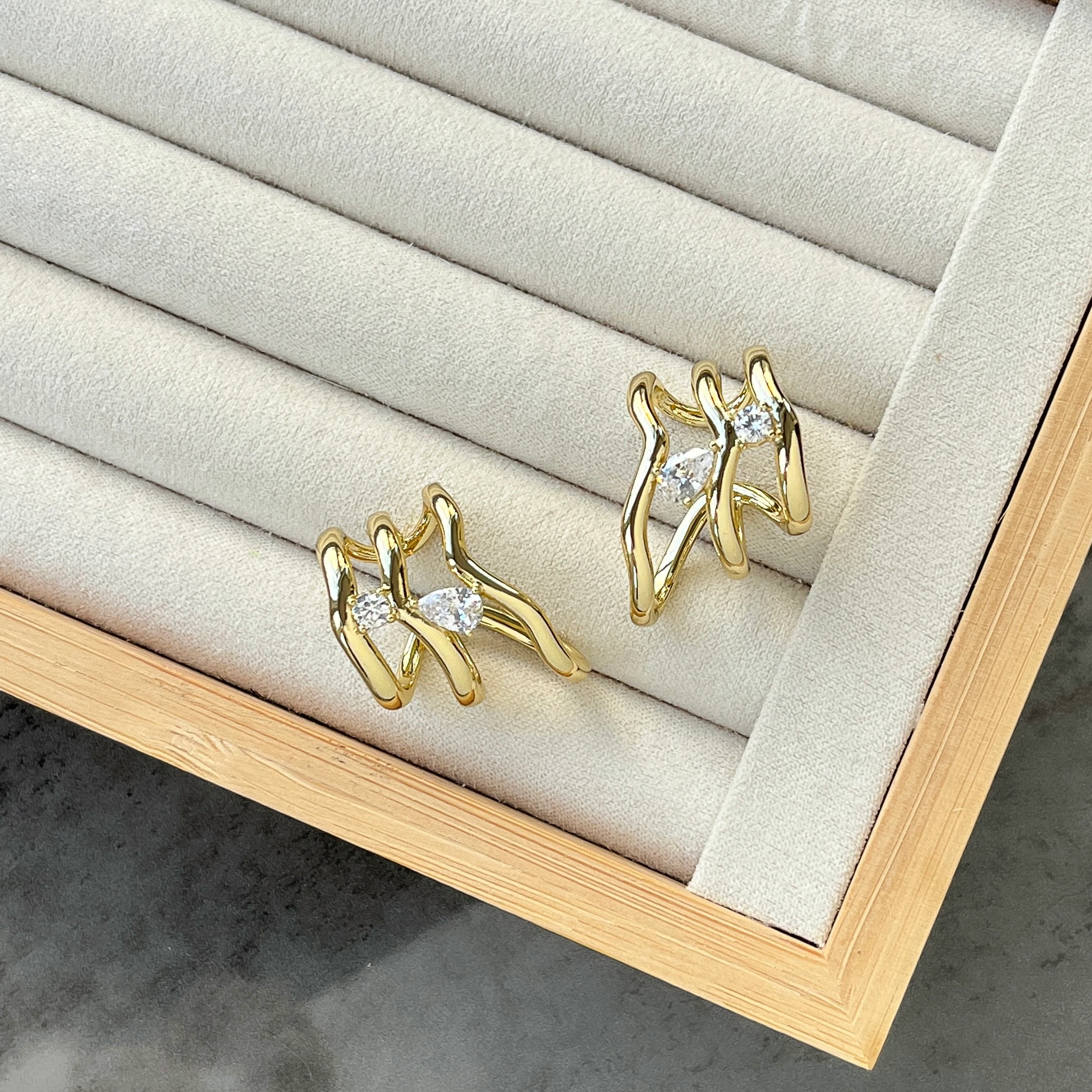 Taşlı Model İğnesiz Kıkırdak Küpe - Adet