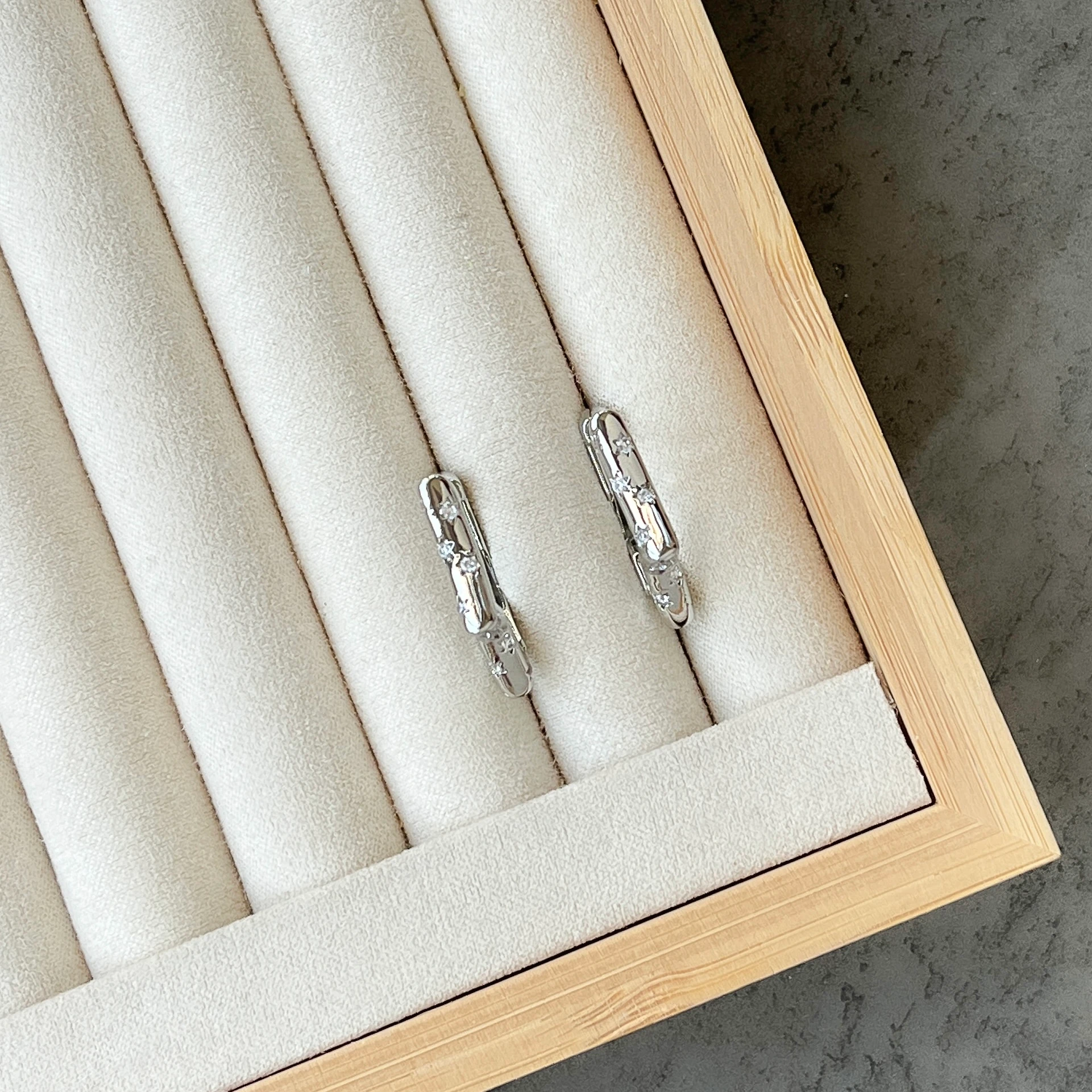 Taşlı Yıldız Küpe - Silver